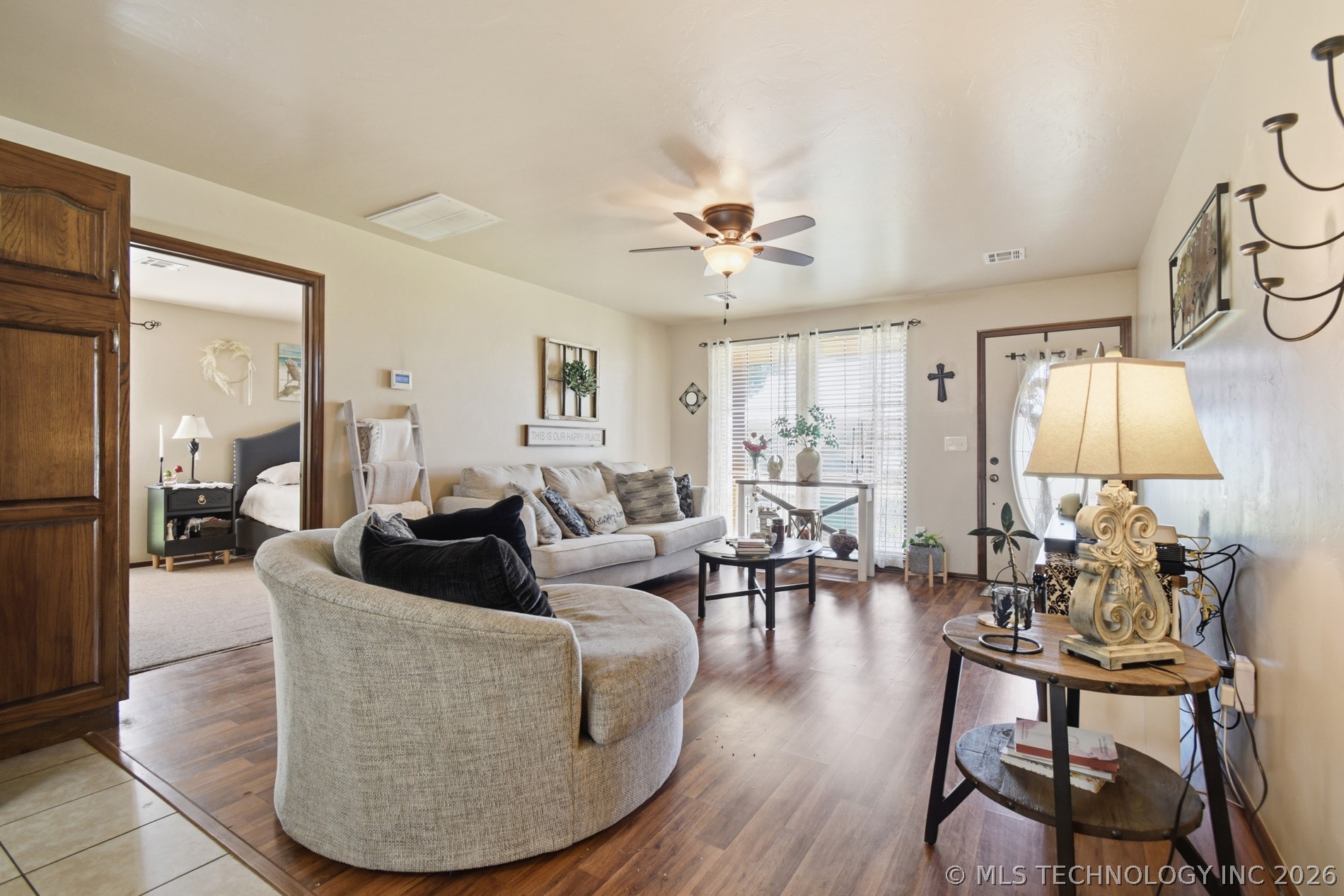 104 Overland Court Property Photo 6