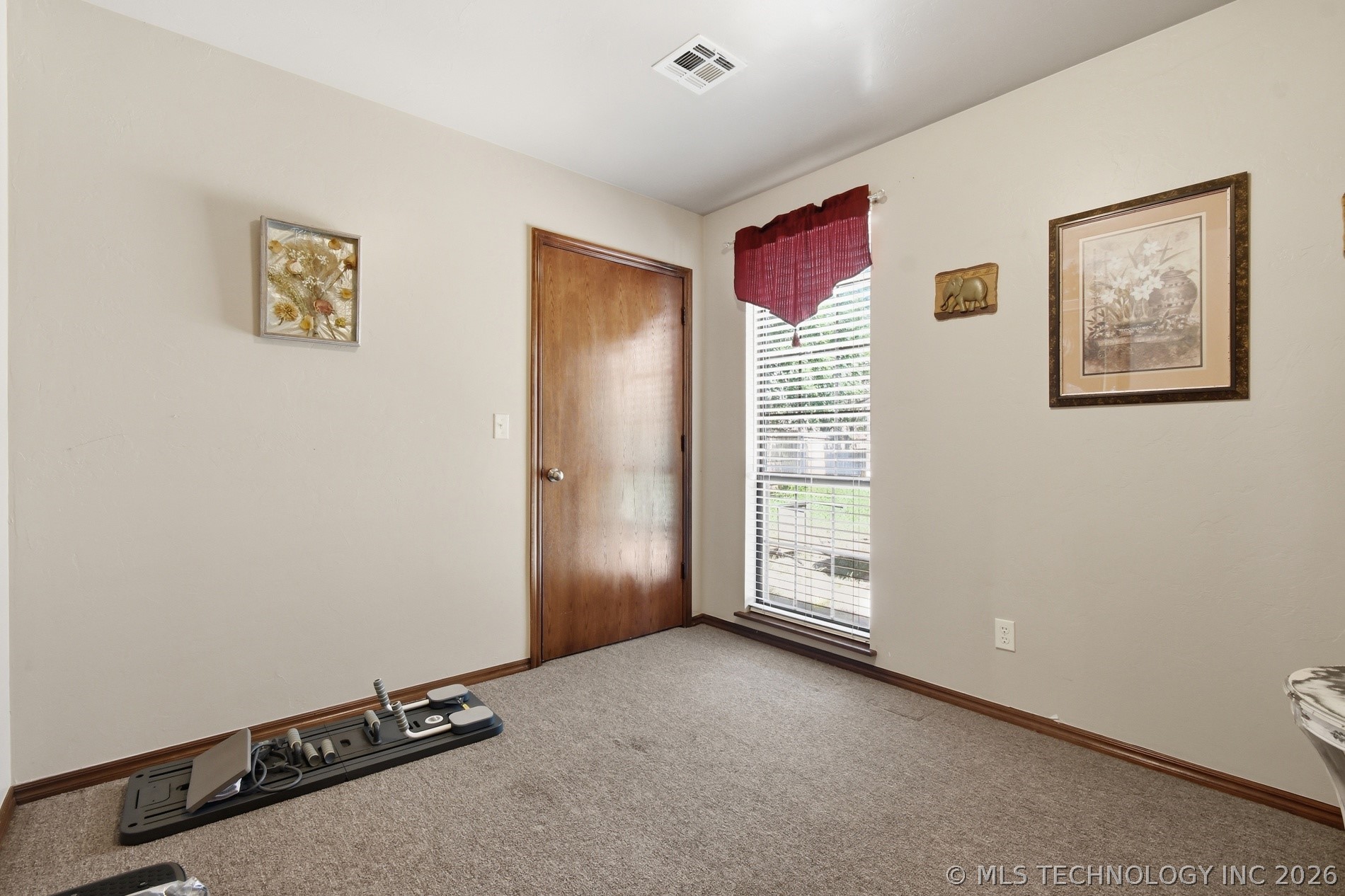 104 Overland Court Property Photo 15
