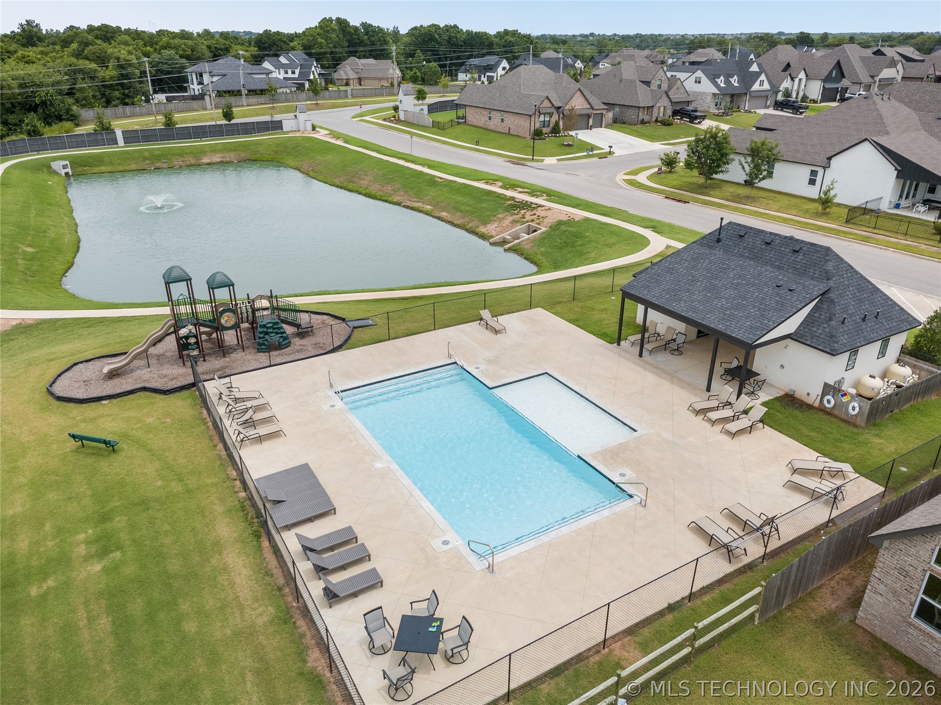 13624 S 21st Place Property Photo 3