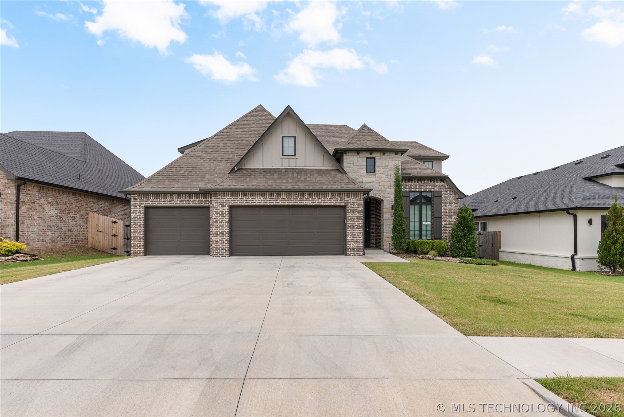 13624 S 21st Place Property Photo 4