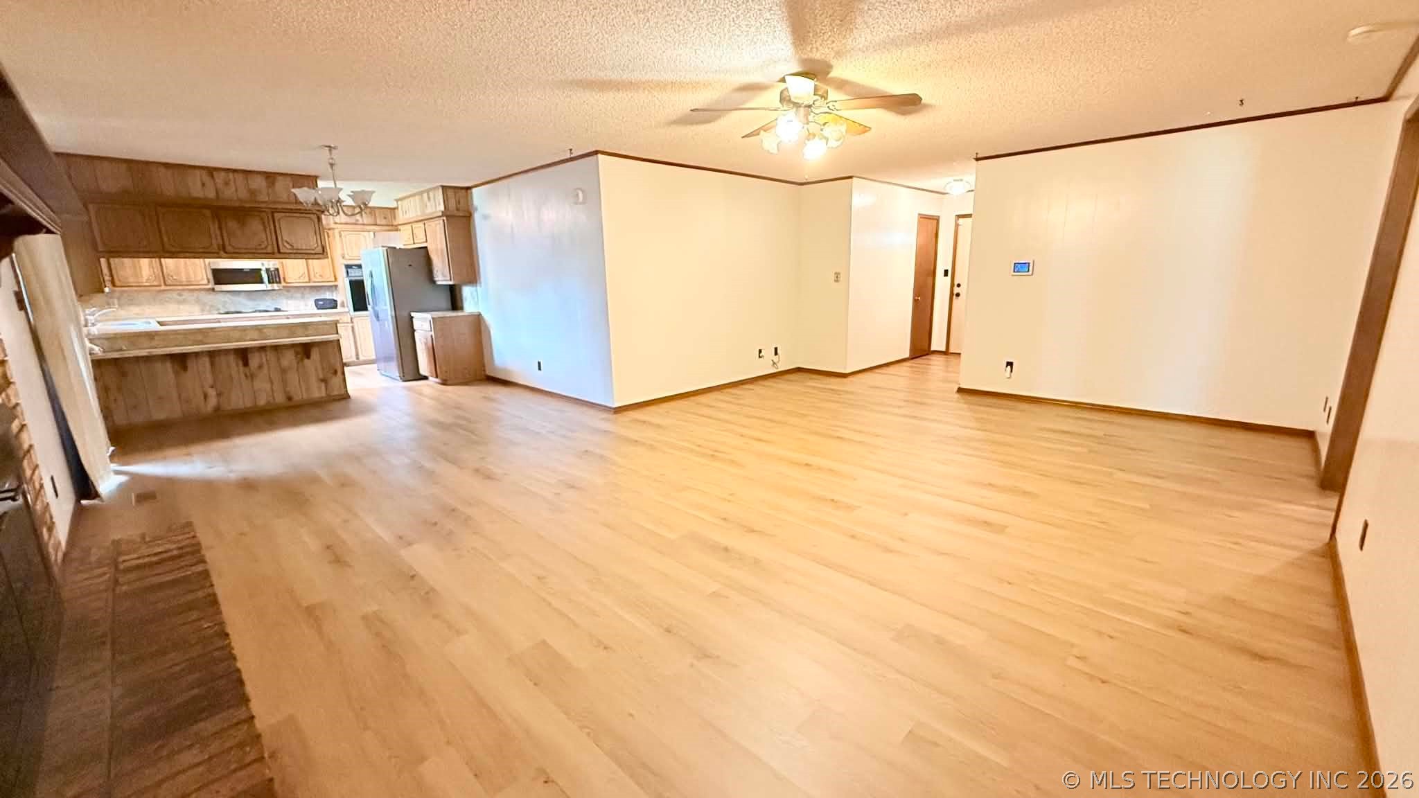 305 E Barclay Street Property Photo 4