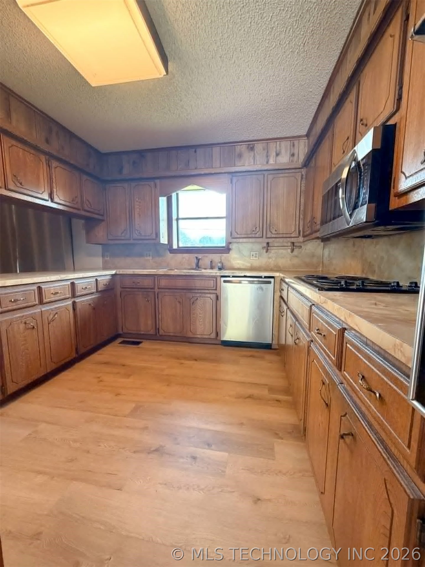 305 E Barclay Street Property Photo 6
