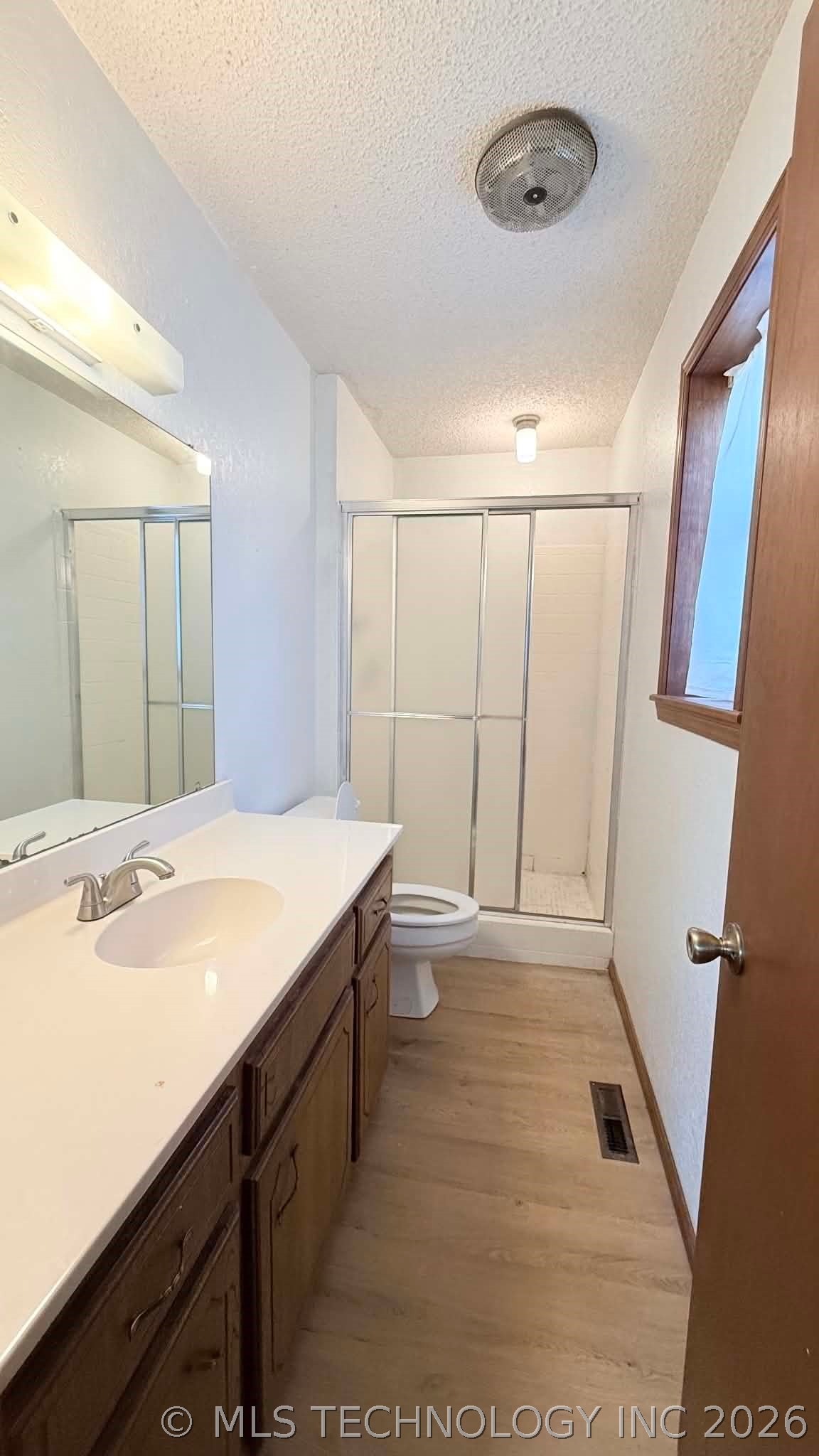 305 E Barclay Street Property Photo 8