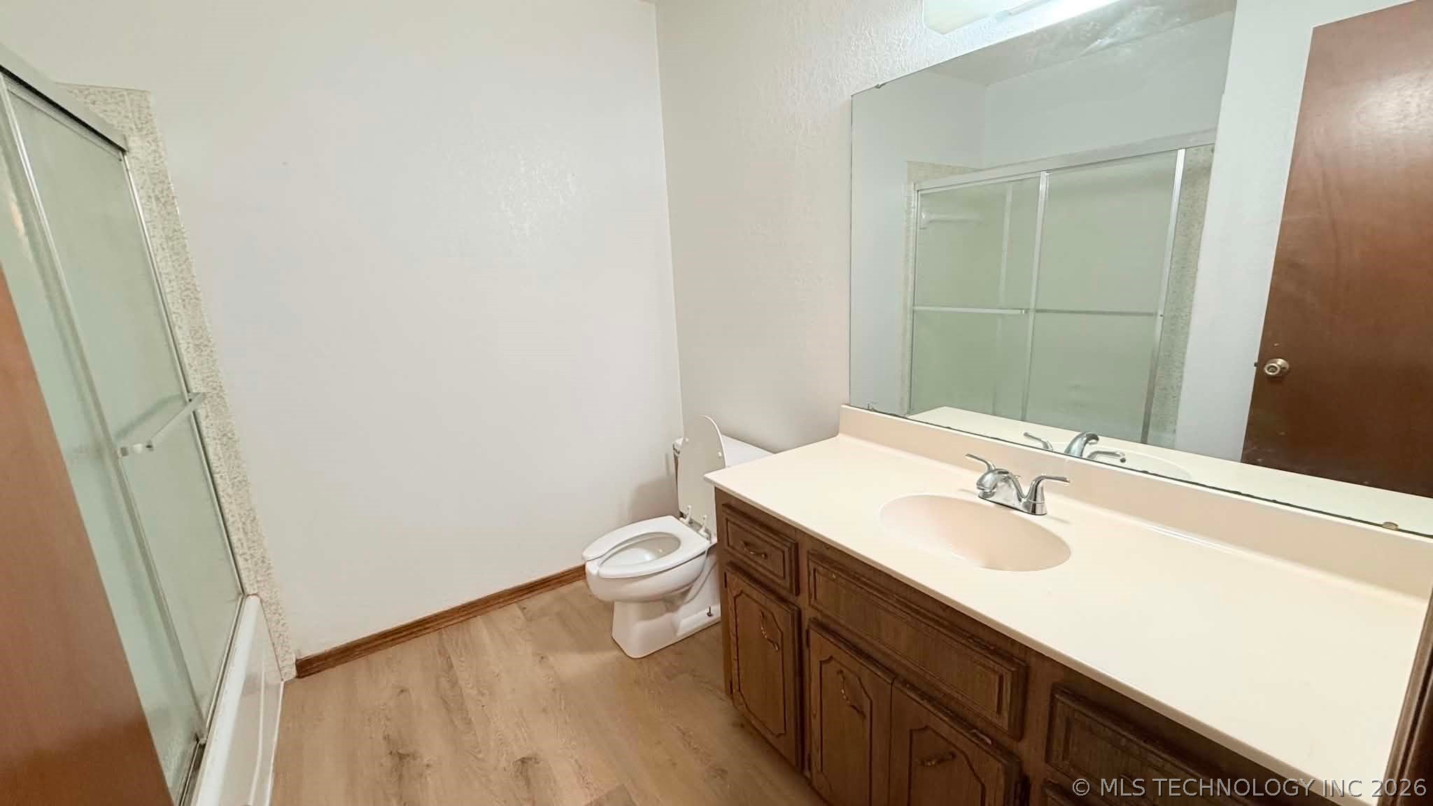 305 E Barclay Street Property Photo 9