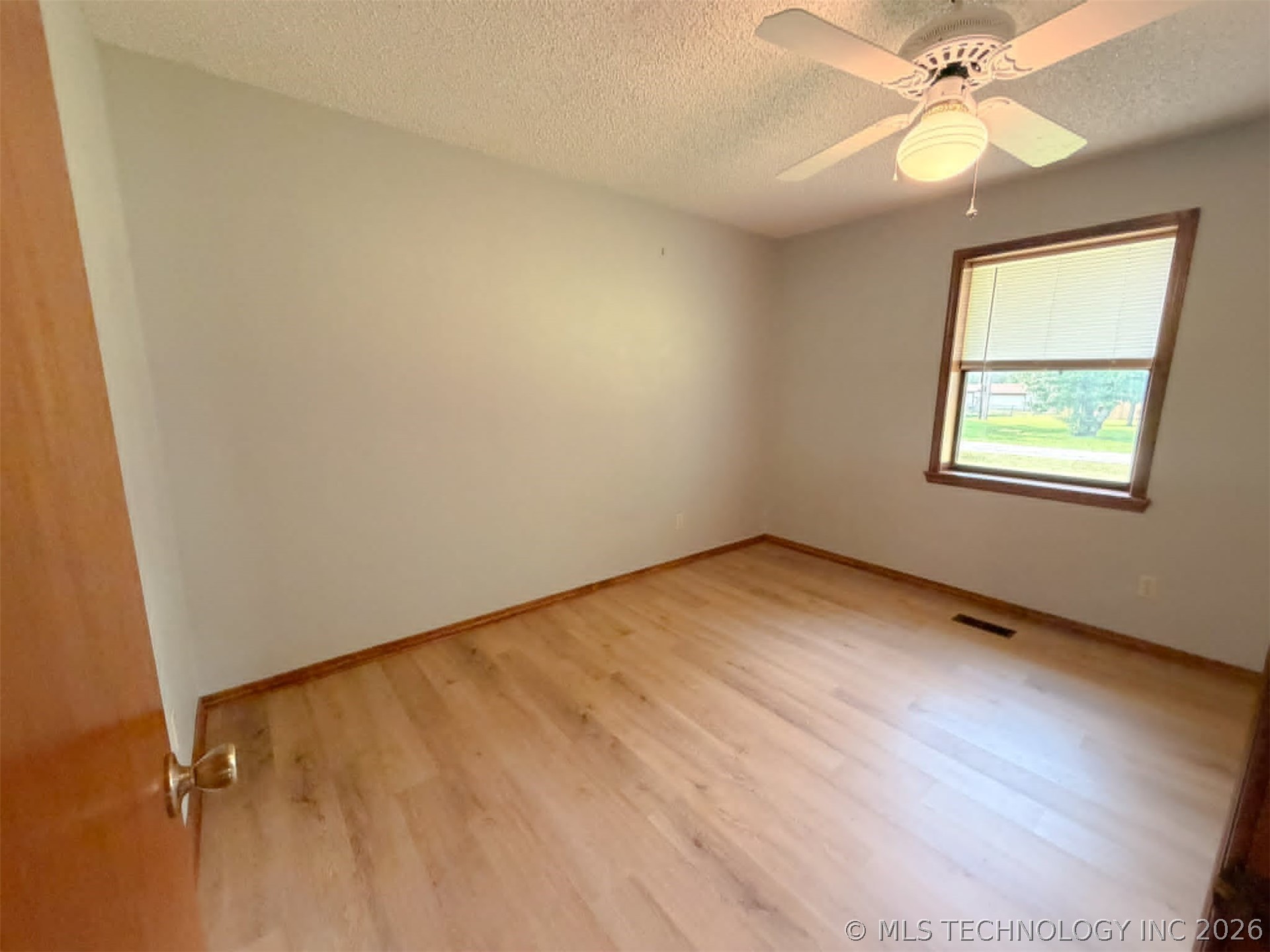 305 E Barclay Street Property Photo 11