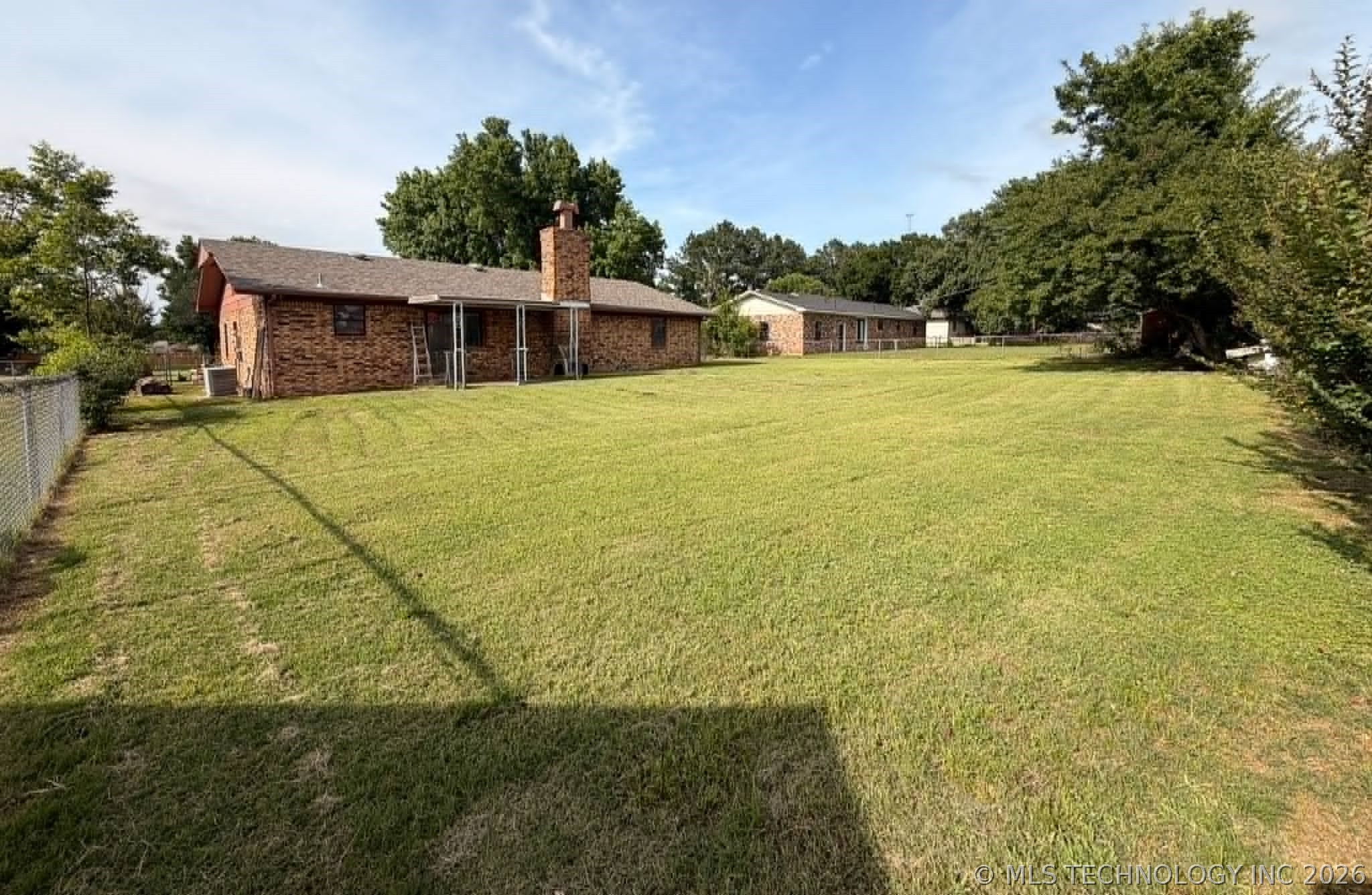 305 E Barclay Street Property Photo 16