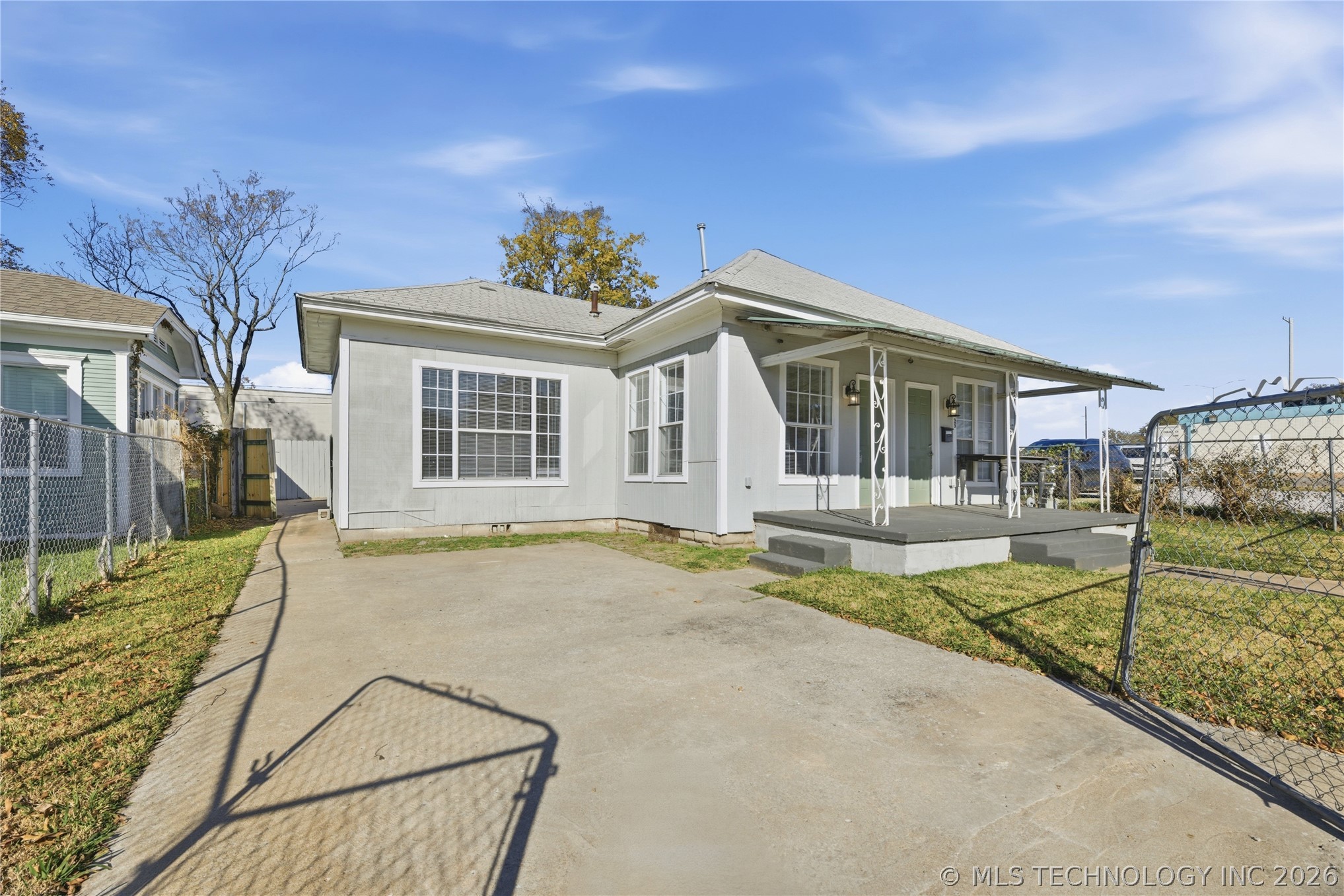 1633 E 4th Street Property Photo 1
