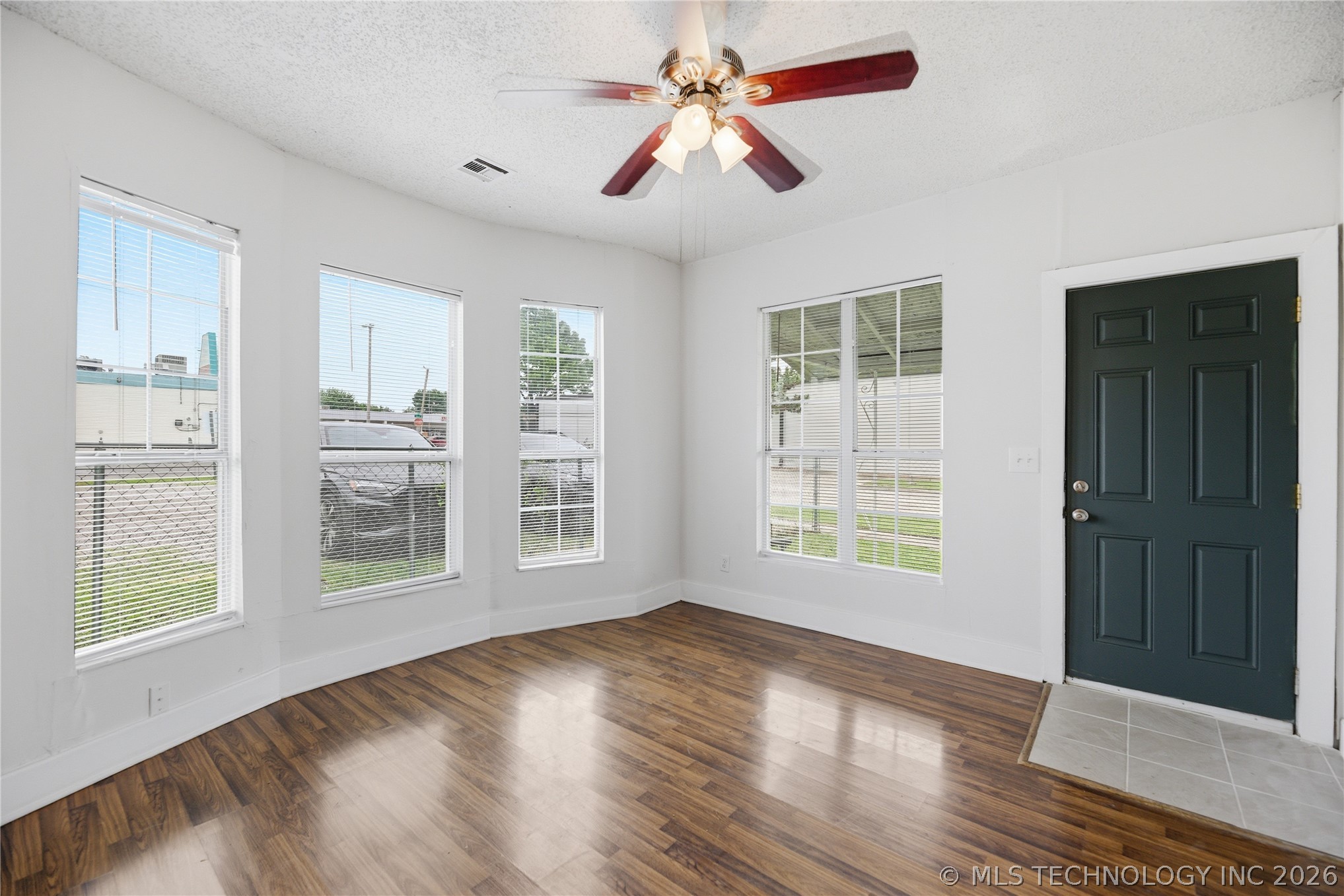 1633 E 4th Street Property Photo 7