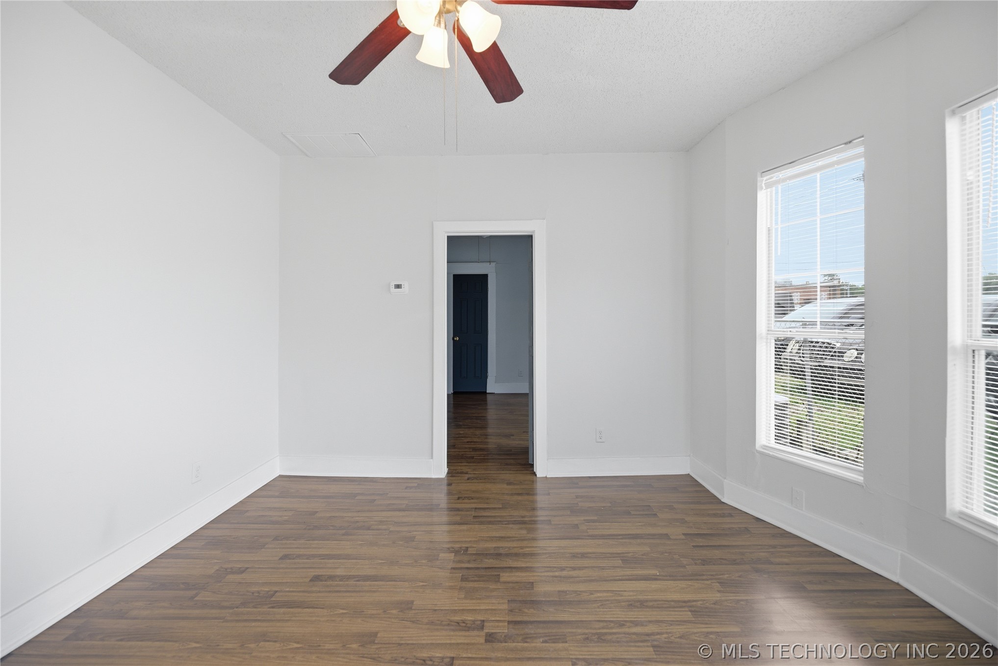 1633 E 4th Street Property Photo 8