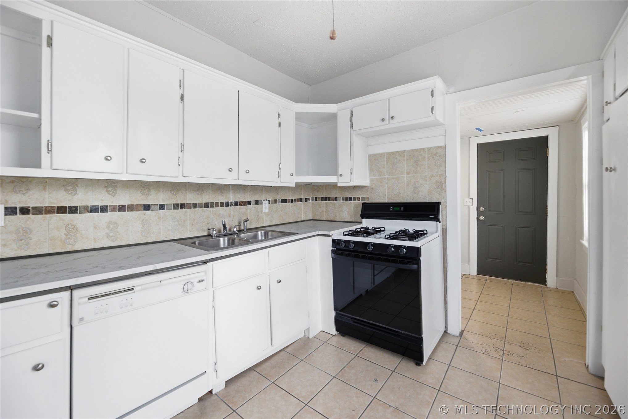 1633 E 4th Street Property Photo 17