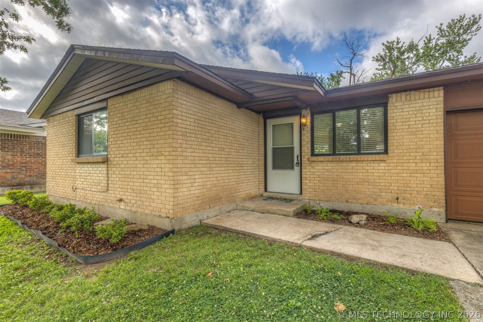 12152 E 21st Court Property Photo 6