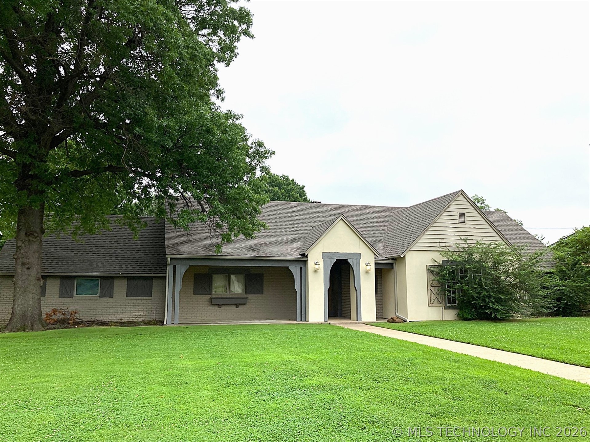 4107 E 47th Place Property Photo 2