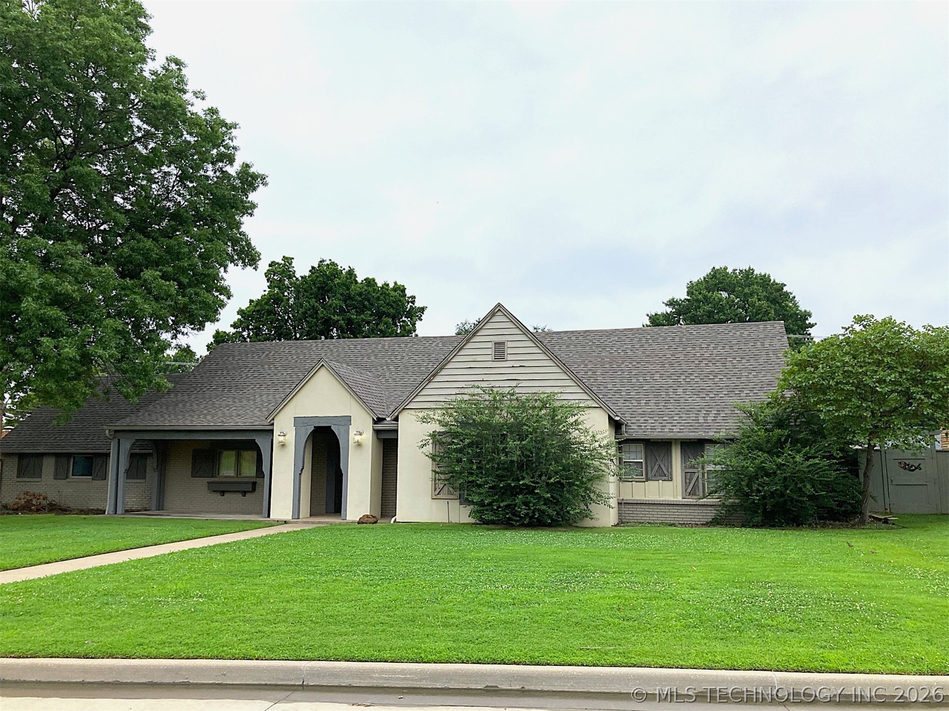 4107 E 47th Place Property Photo 3