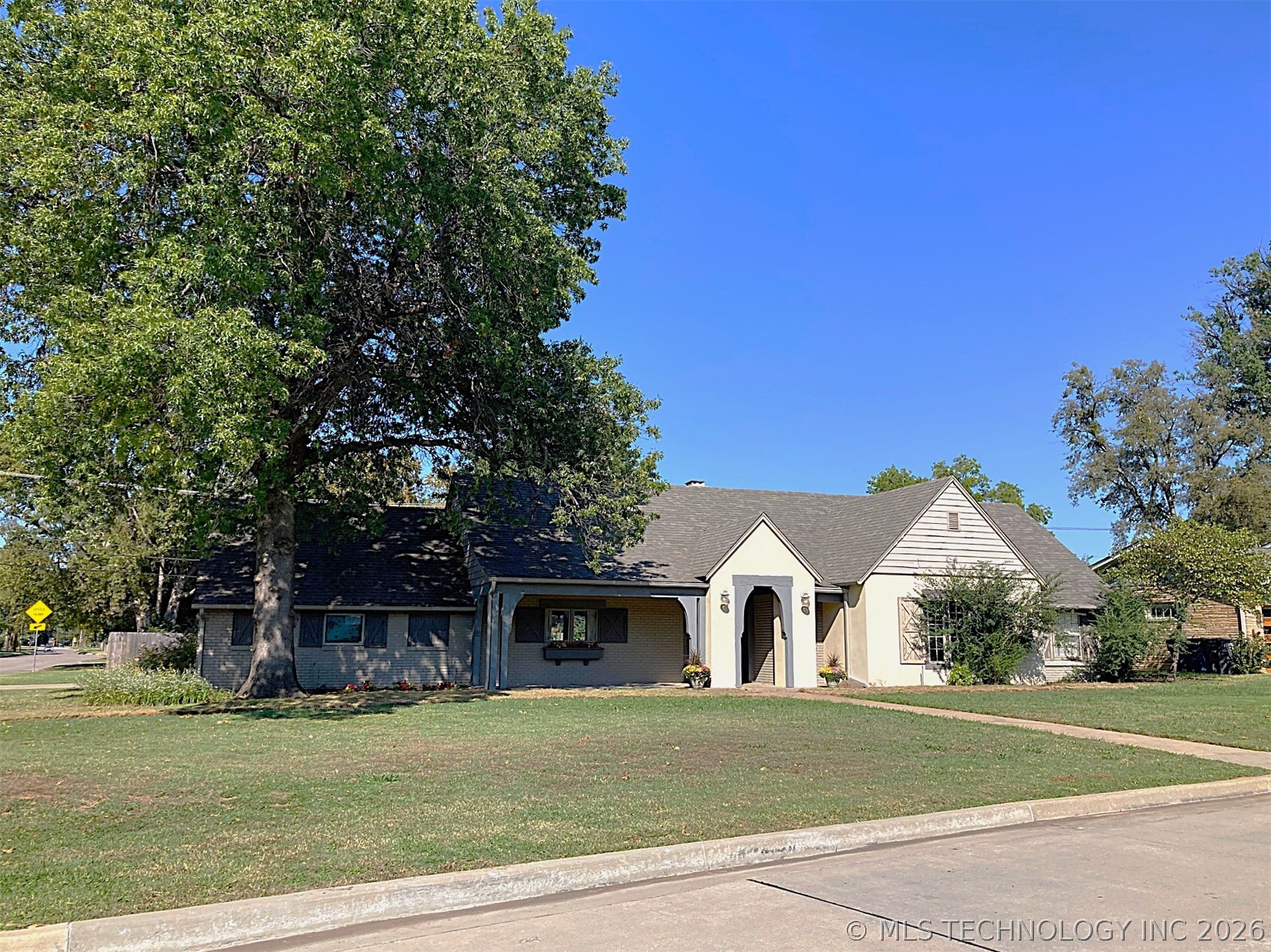 4107 E 47th Place Property Photo 5