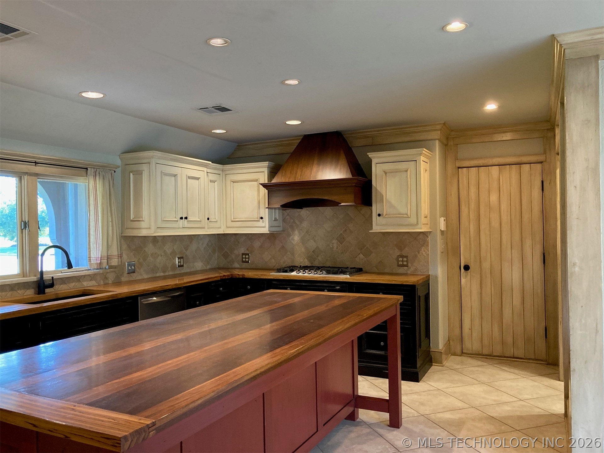 4107 E 47th Place Property Photo 18