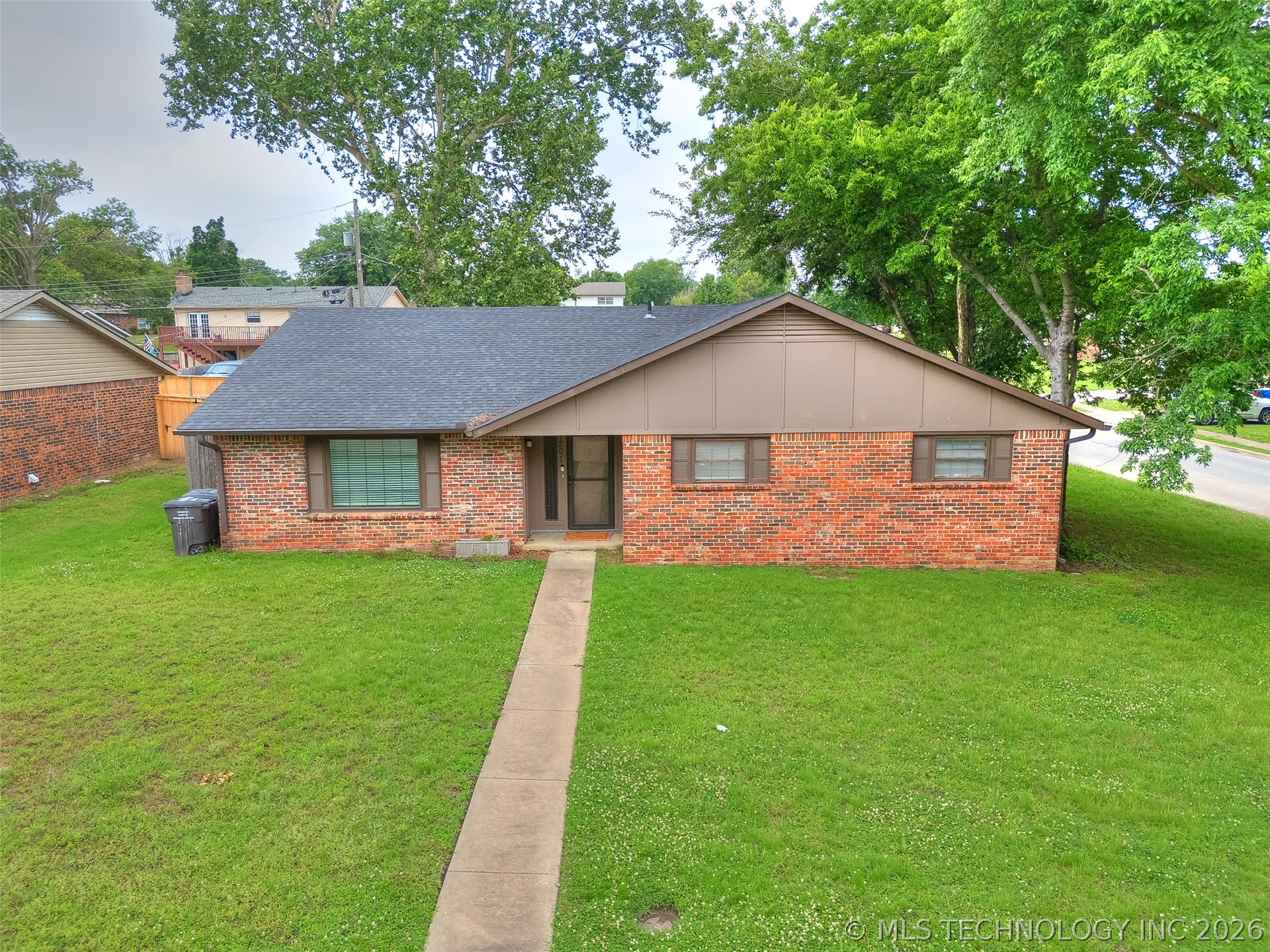 1201 Guinn Lane Property Photo 4
