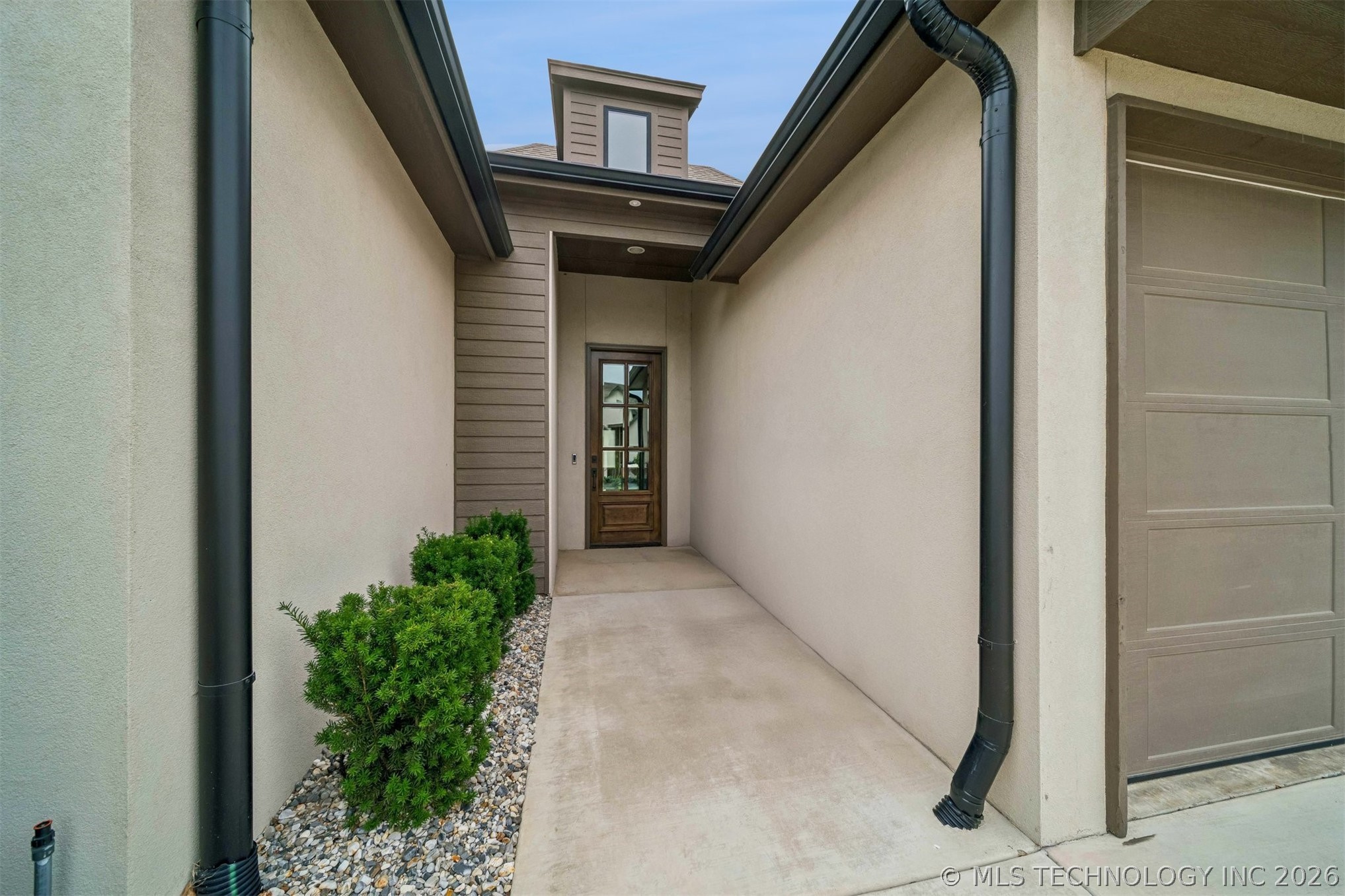 1231 N 71st Place Property Photo 3
