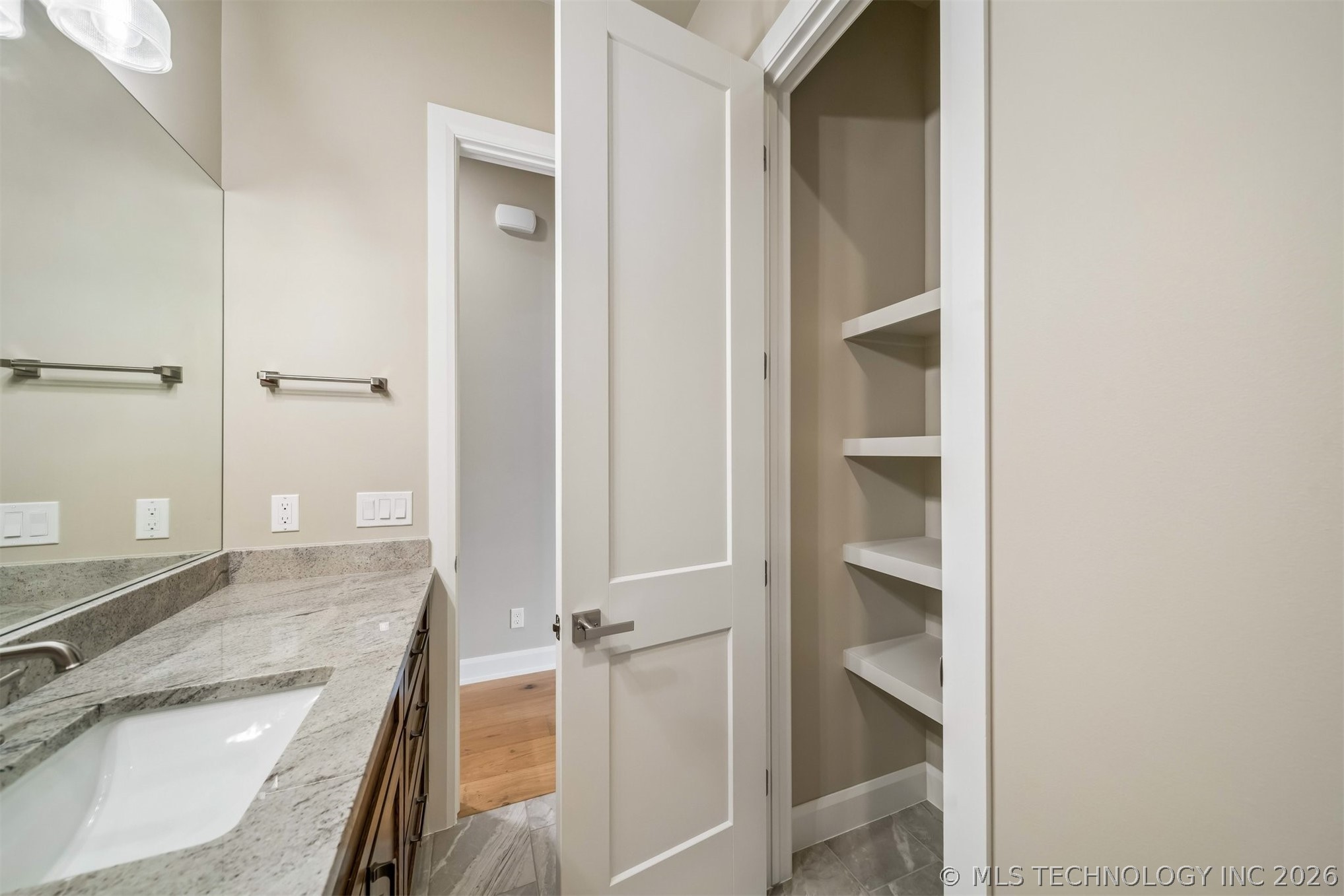 1231 N 71st Place Property Photo 10