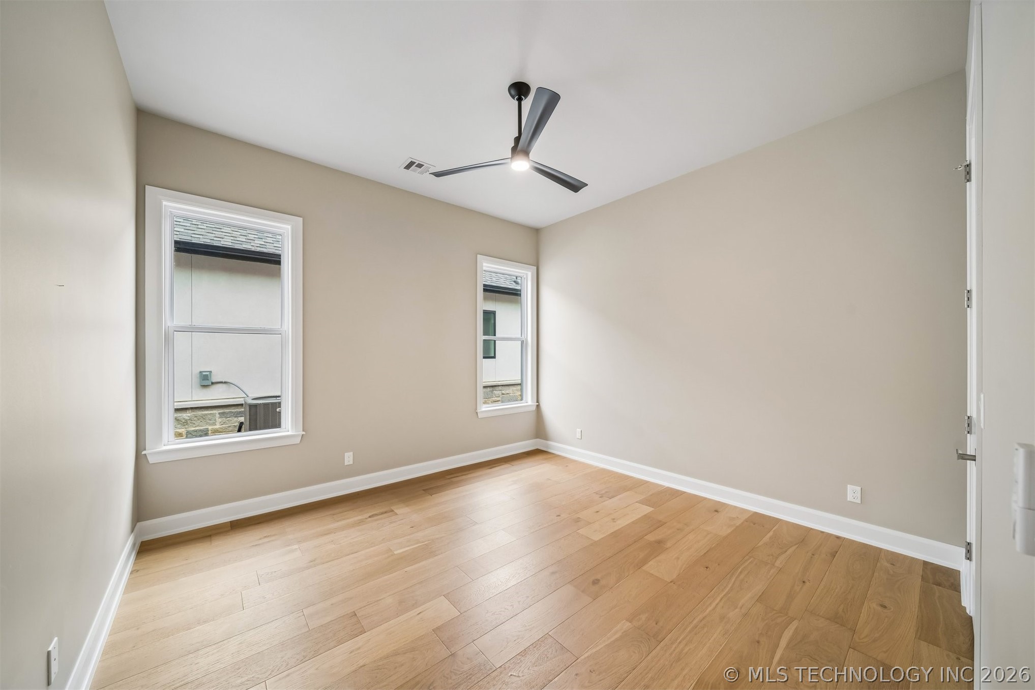 1231 N 71st Place Property Photo 11