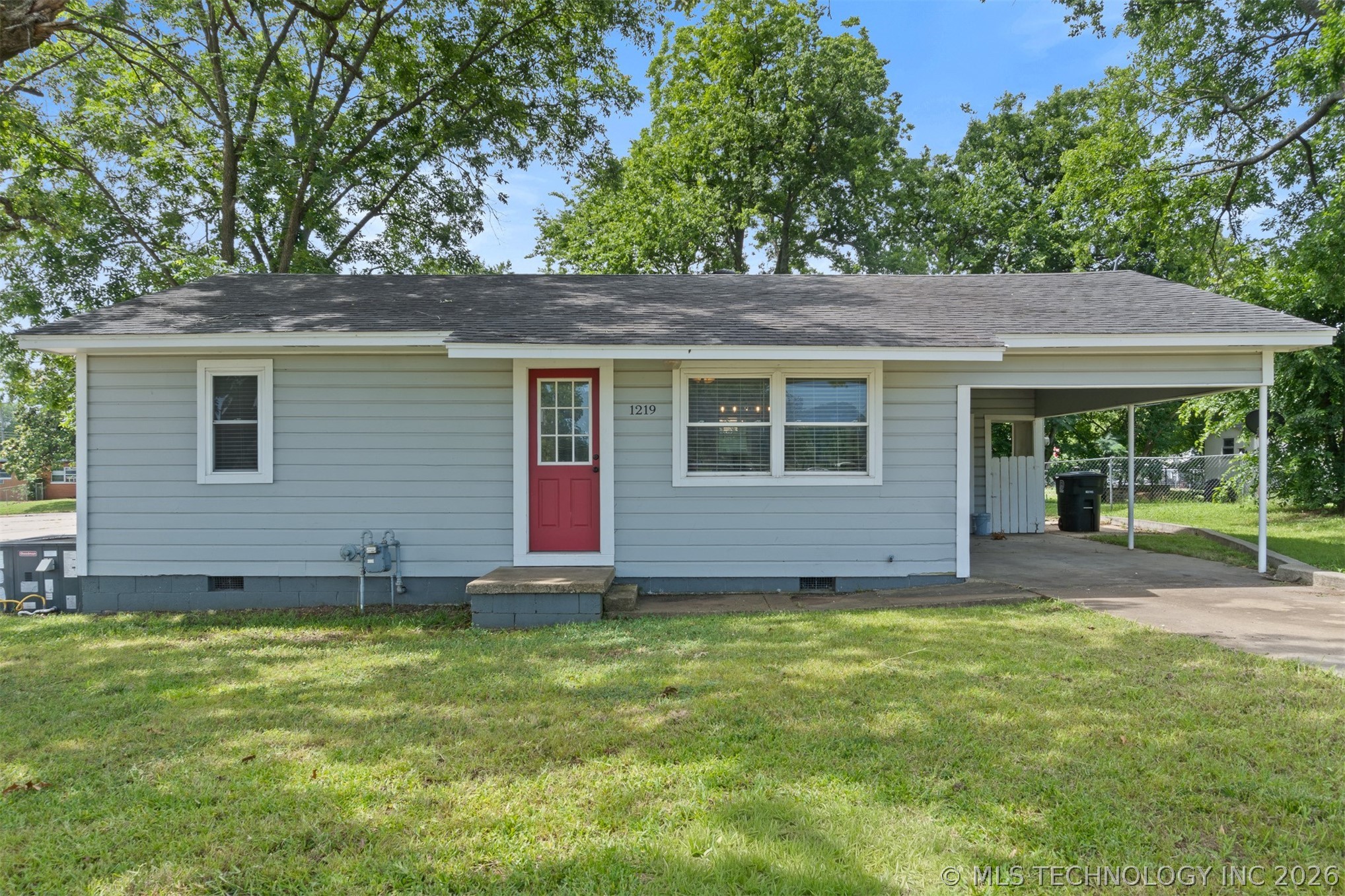 1219 W University Property Photo 2