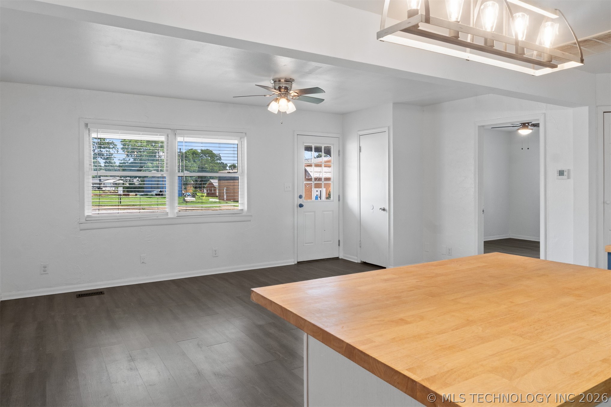 1219 W University Property Photo 10