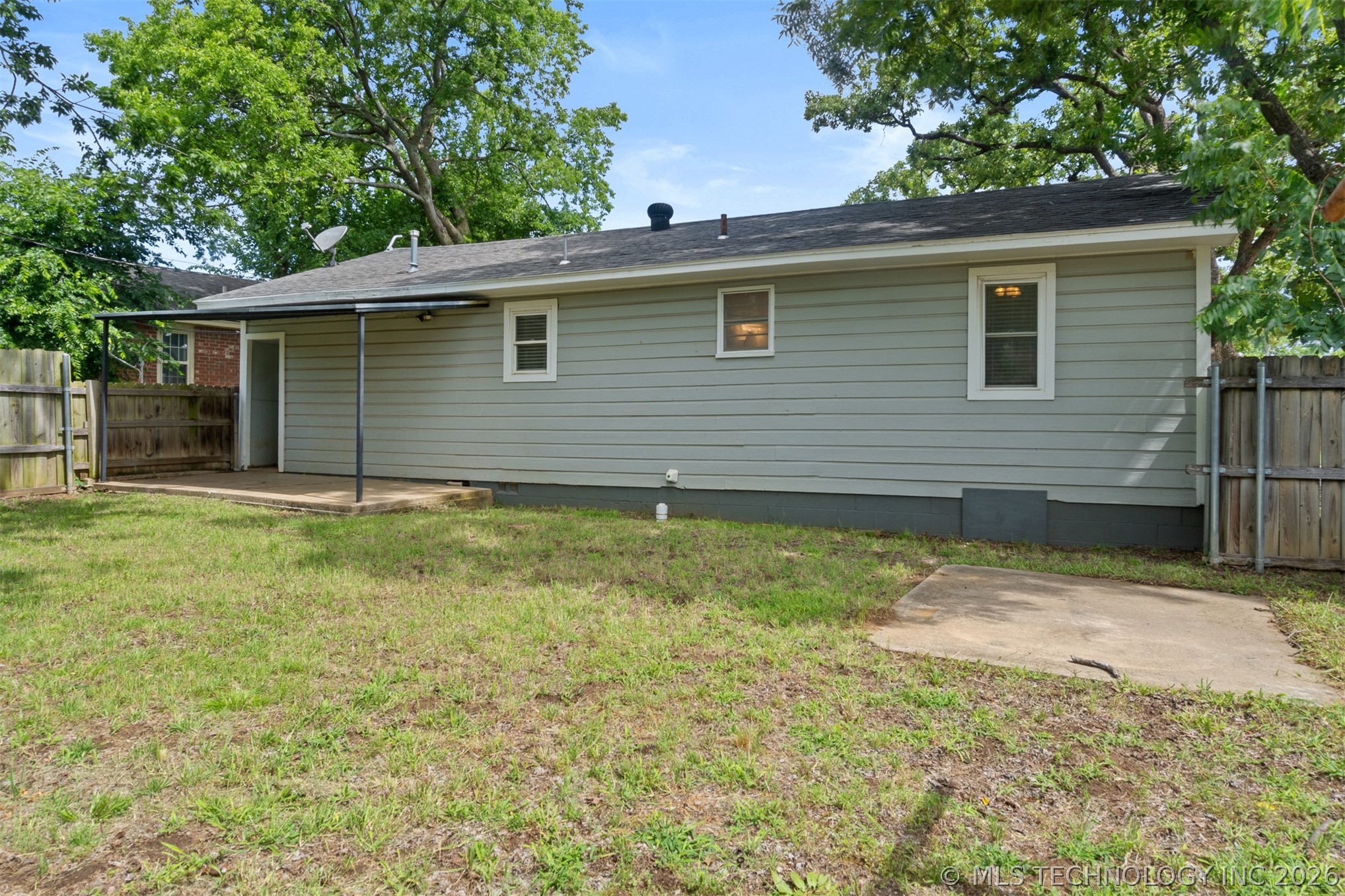 1219 W University Property Photo 16