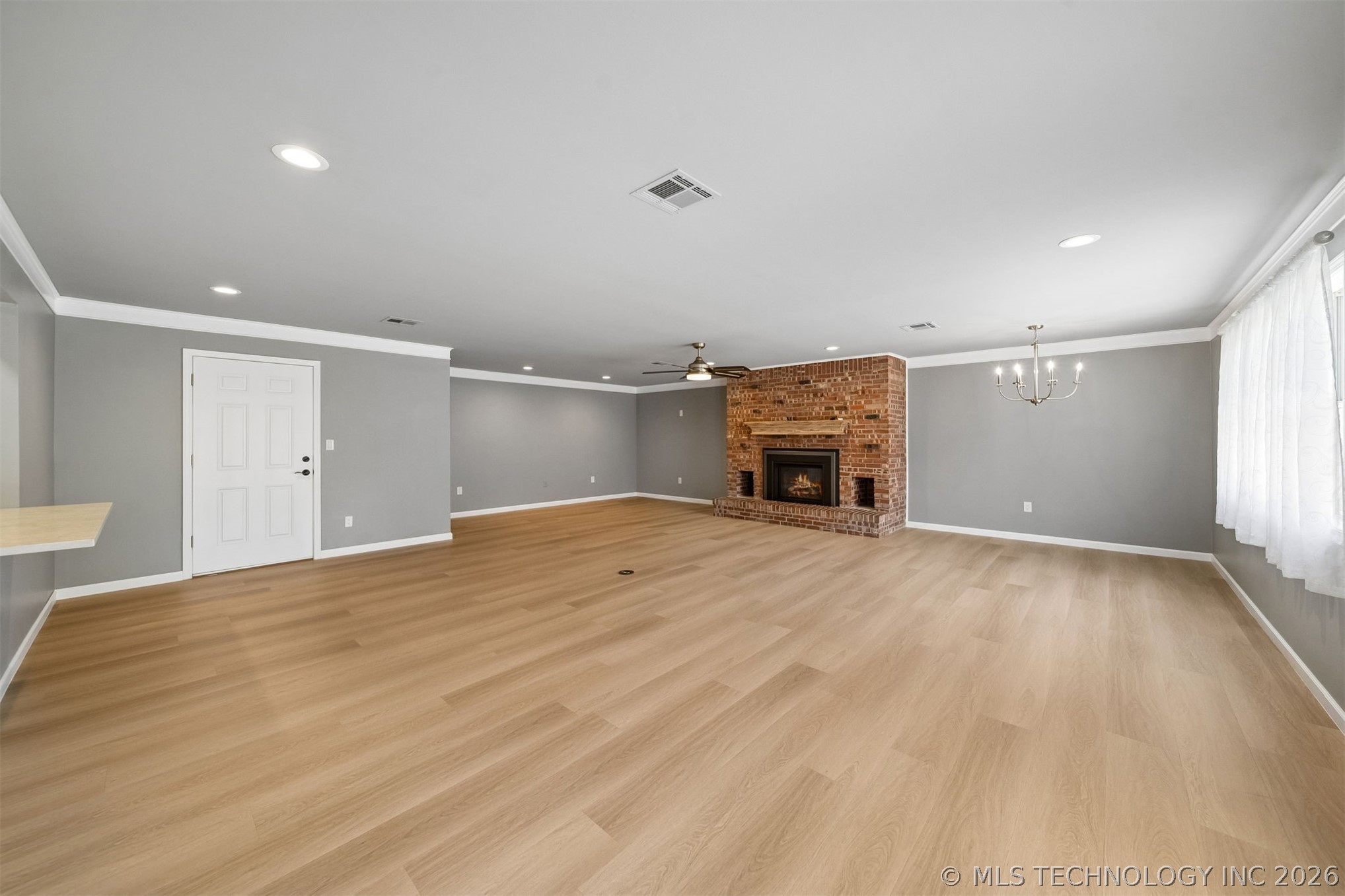 1863 E 57th Place Property Photo 10