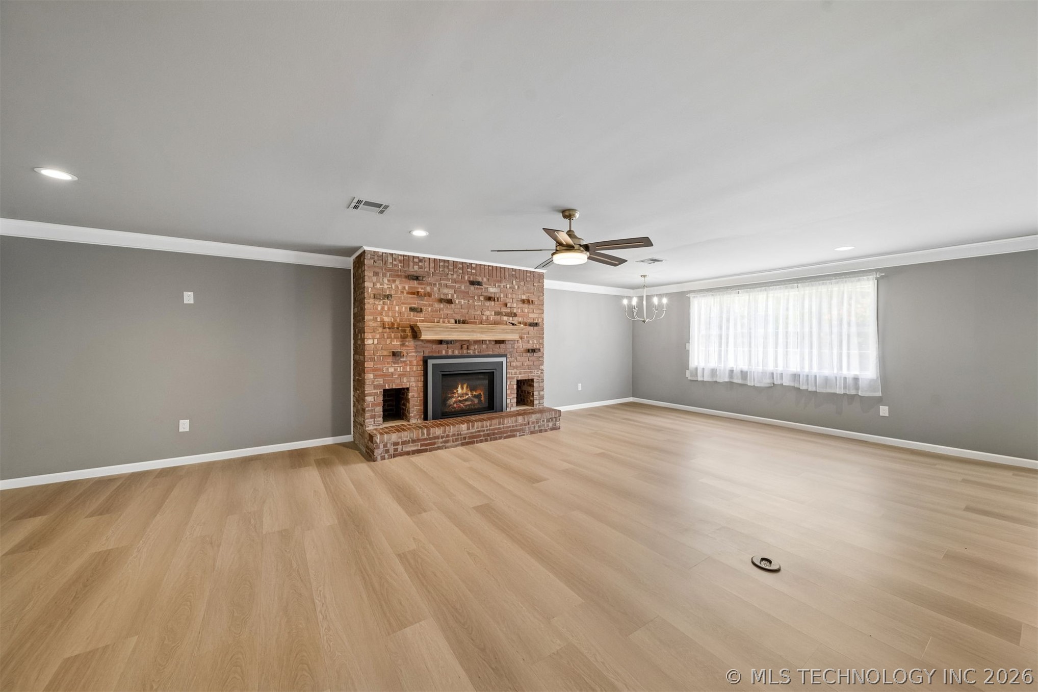 1863 E 57th Place Property Photo 11