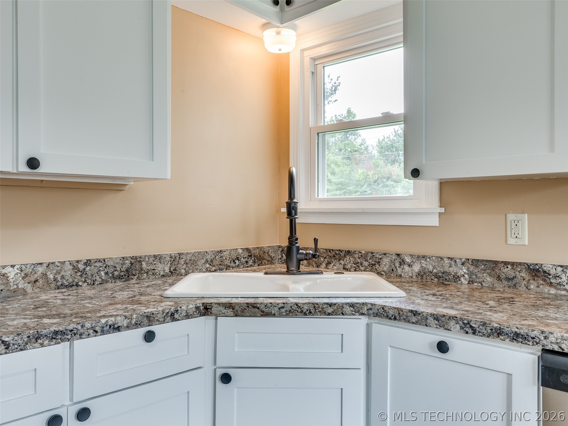 516 S 45th West Avenue Property Photo 8