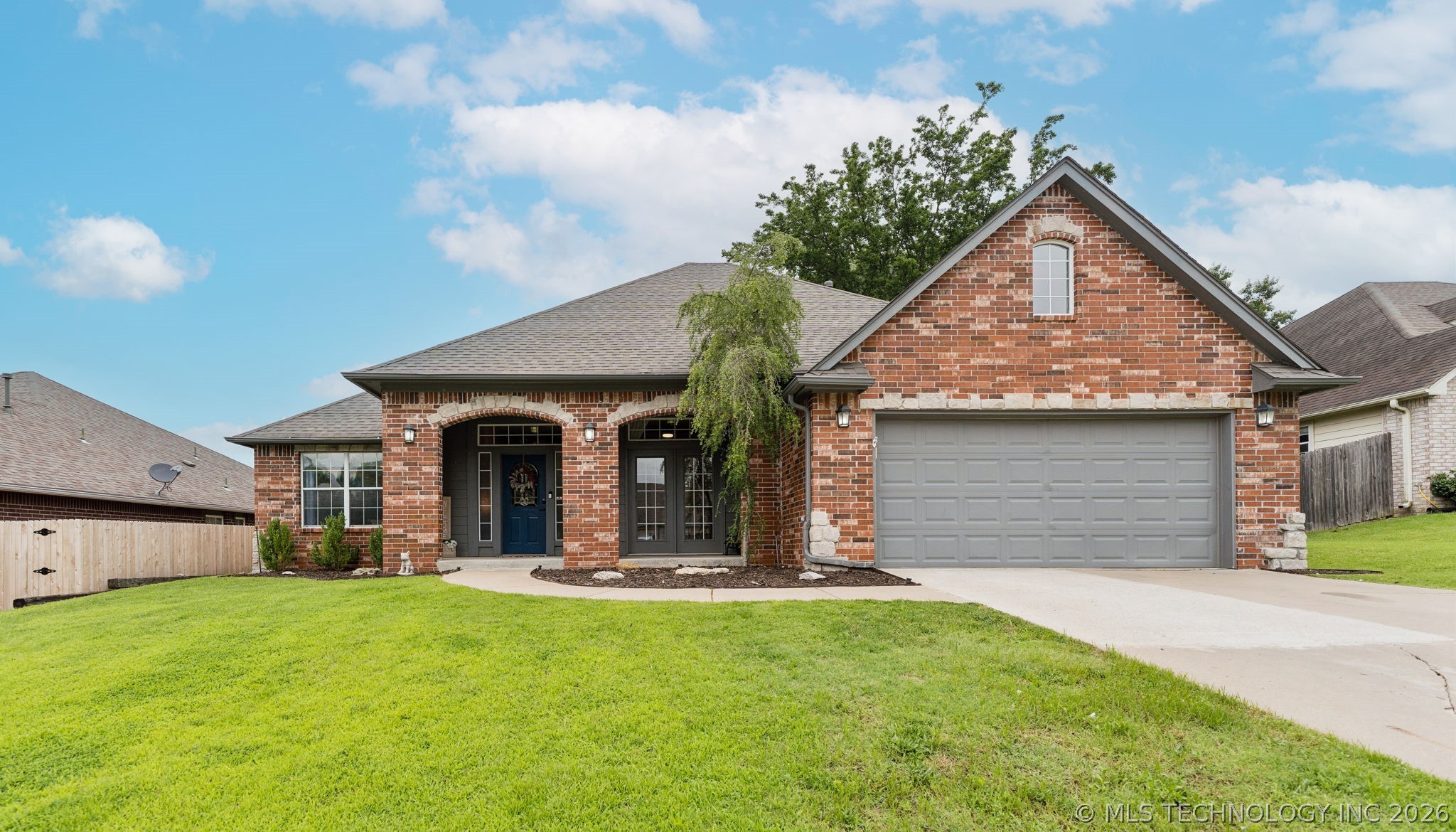 521 S 63rd Place Property Photo 1