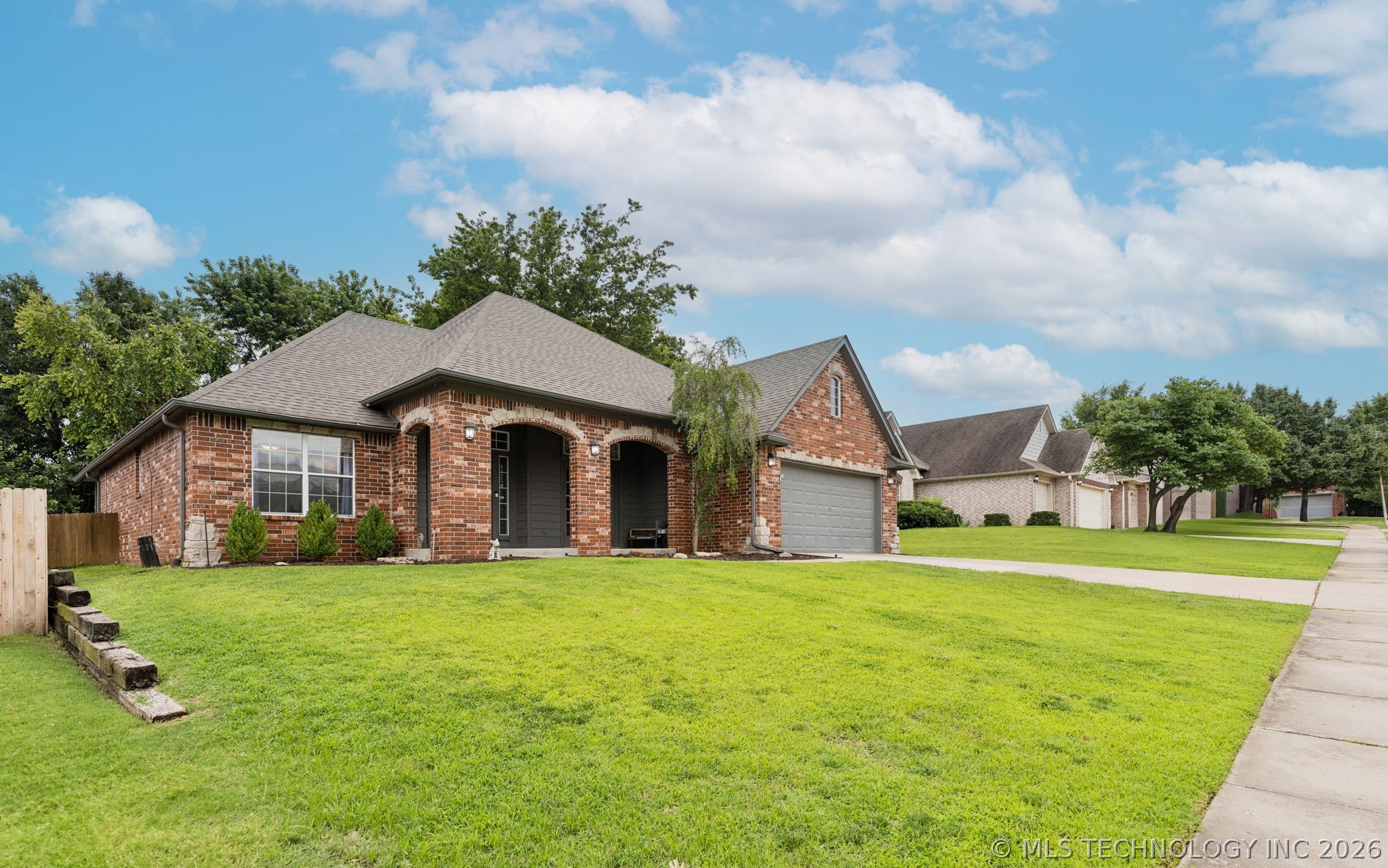 521 S 63rd Place Property Photo 2