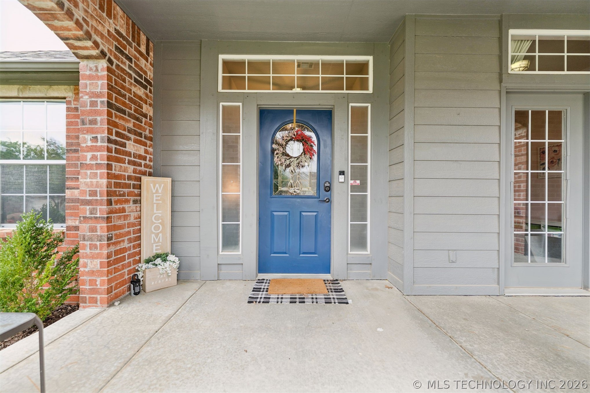 521 S 63rd Place Property Photo 3