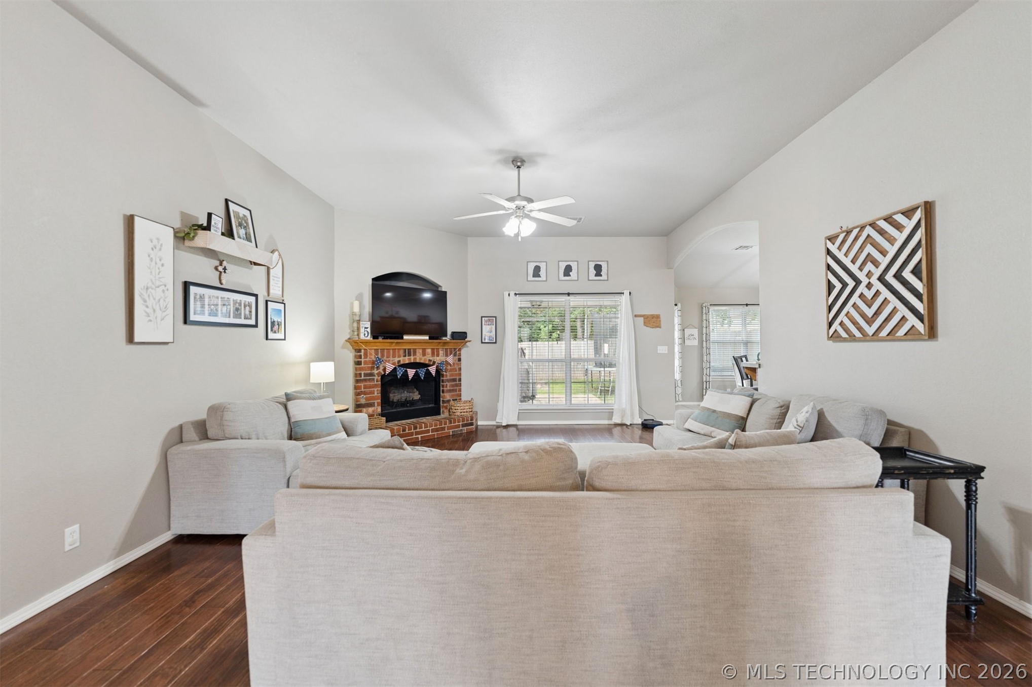 521 S 63rd Place Property Photo 8