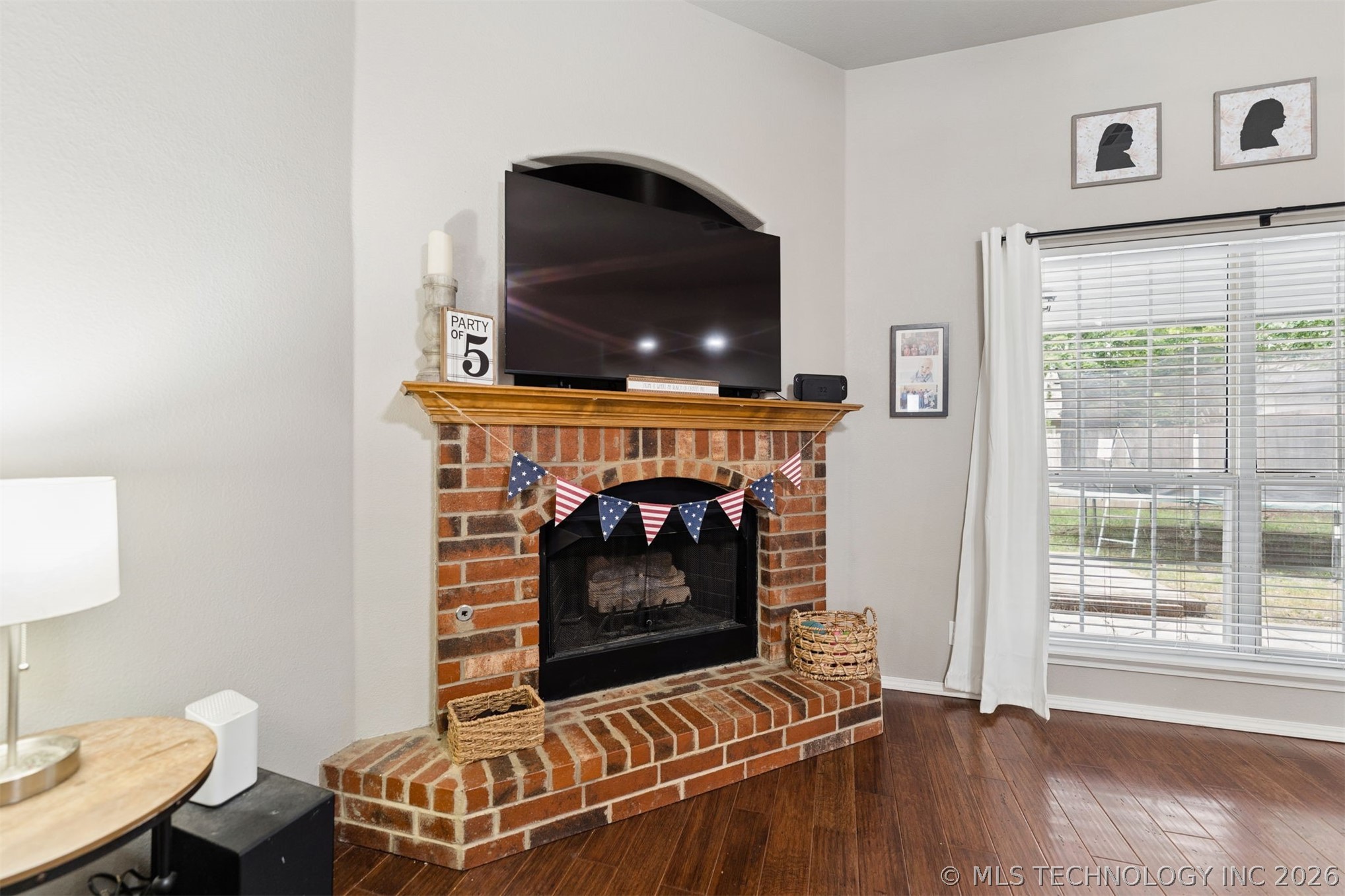 521 S 63rd Place Property Photo 10