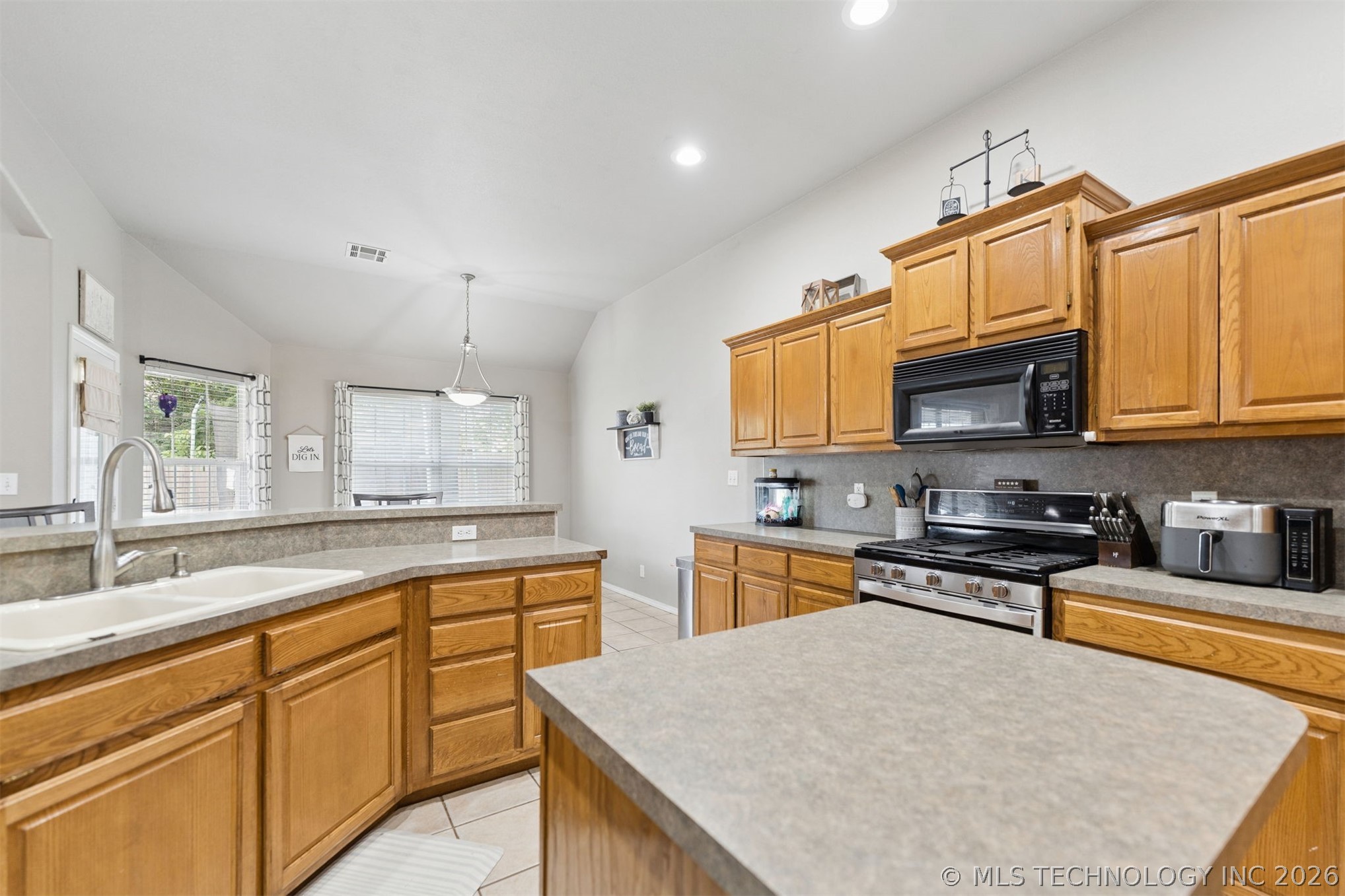 521 S 63rd Place Property Photo 13