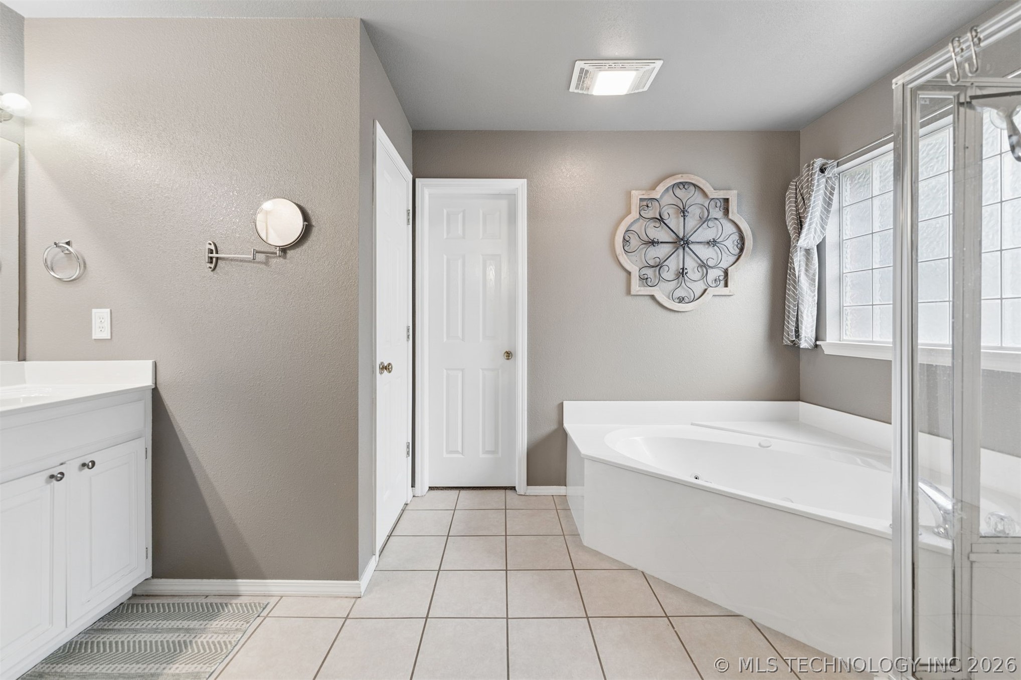521 S 63rd Place Property Photo 22