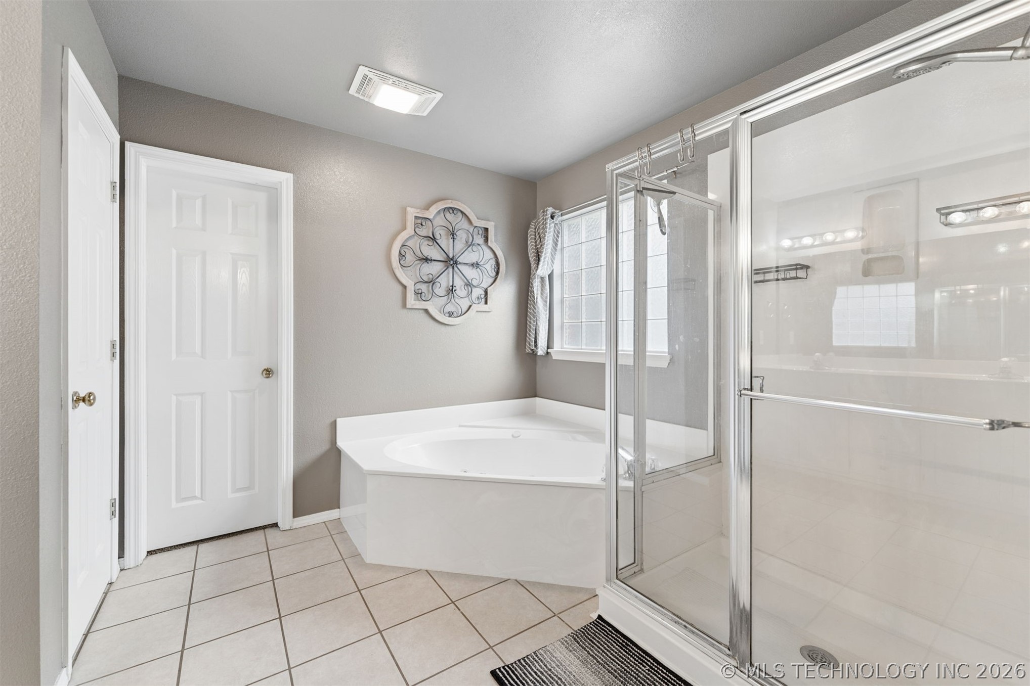 521 S 63rd Place Property Photo 24