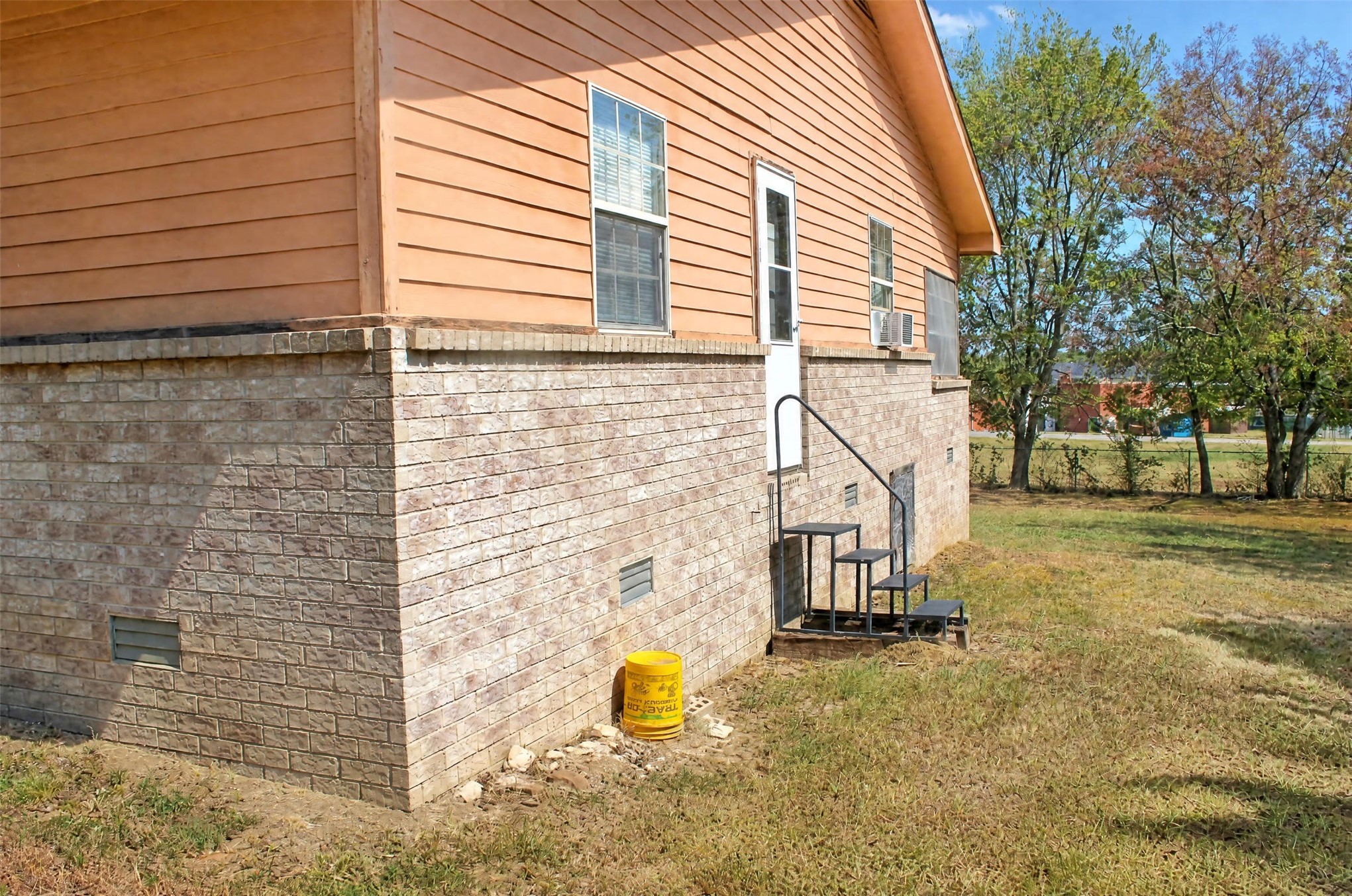 463 W 10th Street Property Photo 2