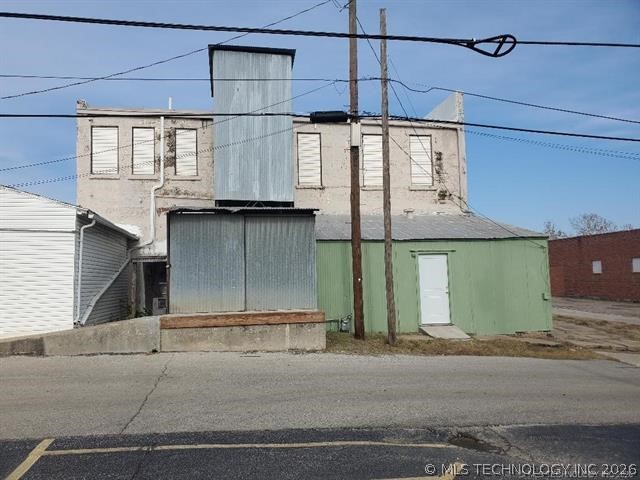 507 W Broadway Street Property Photo 8