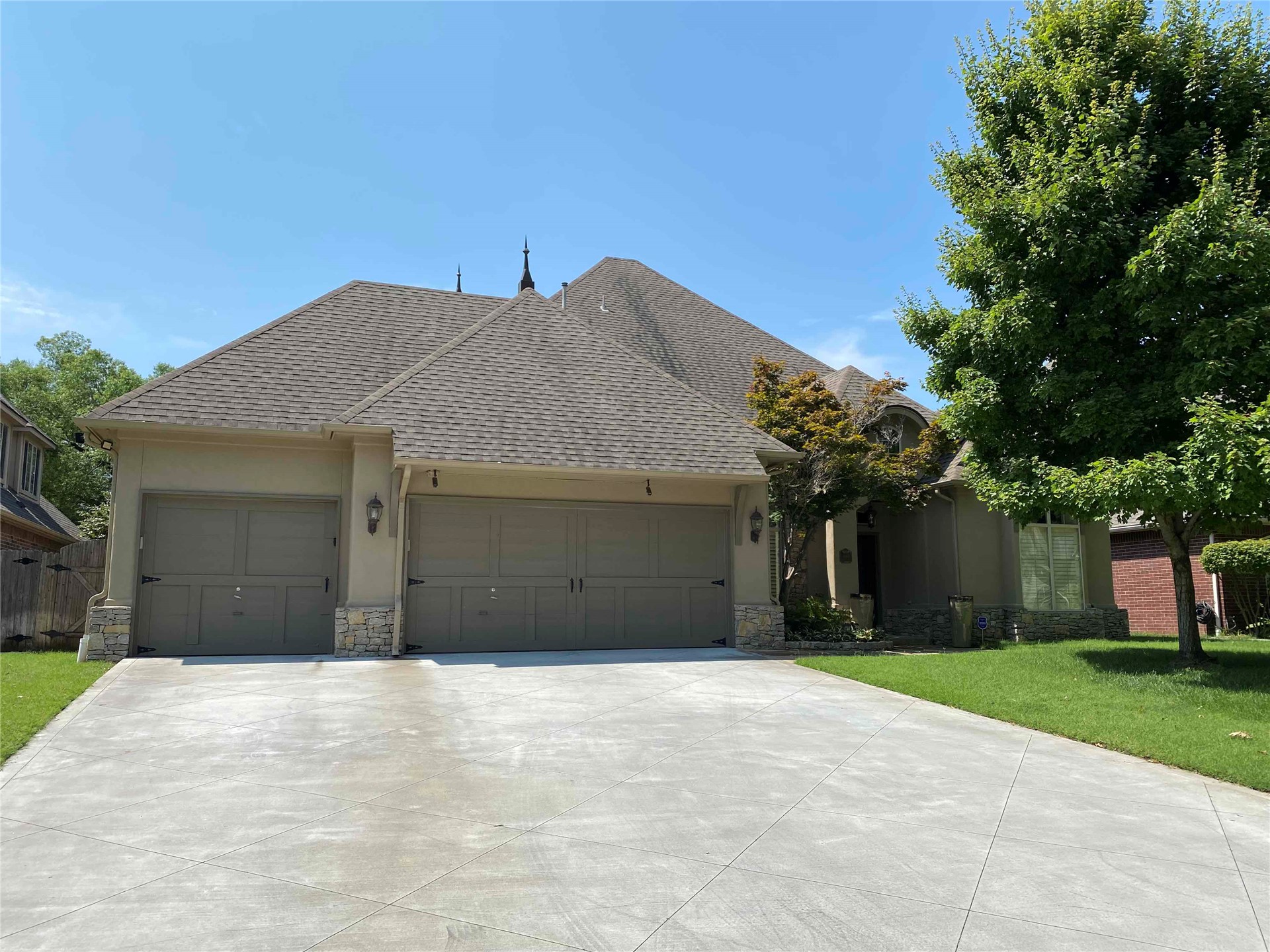 8664 E 103rd Street Property Photo 1