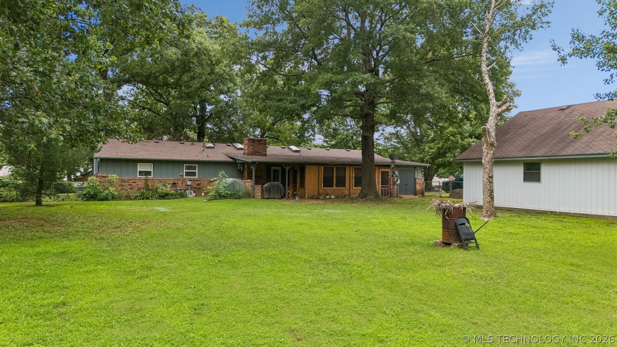 21585 S Glenwood Drive Property Photo 4