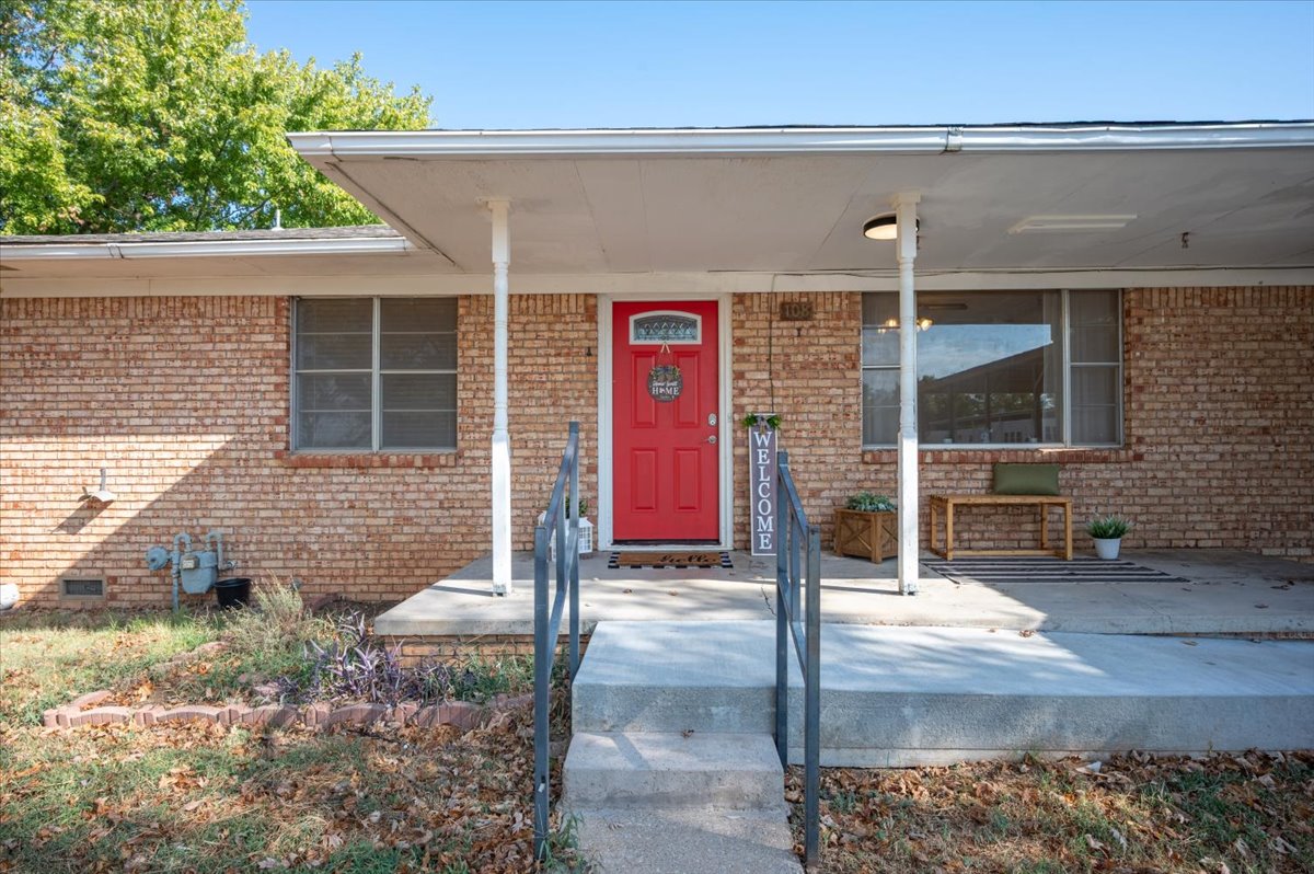 108 W Paul Street Property Photo 1