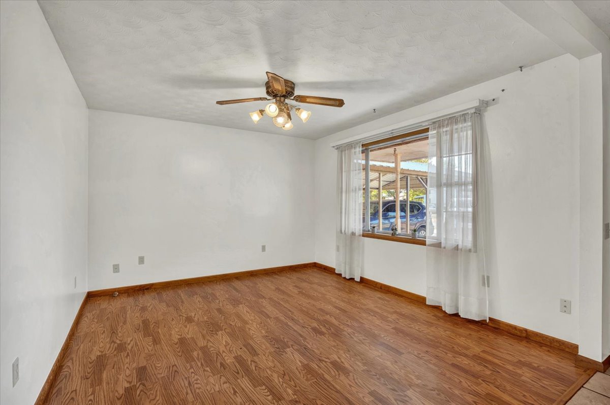 108 W Paul Street Property Photo 6