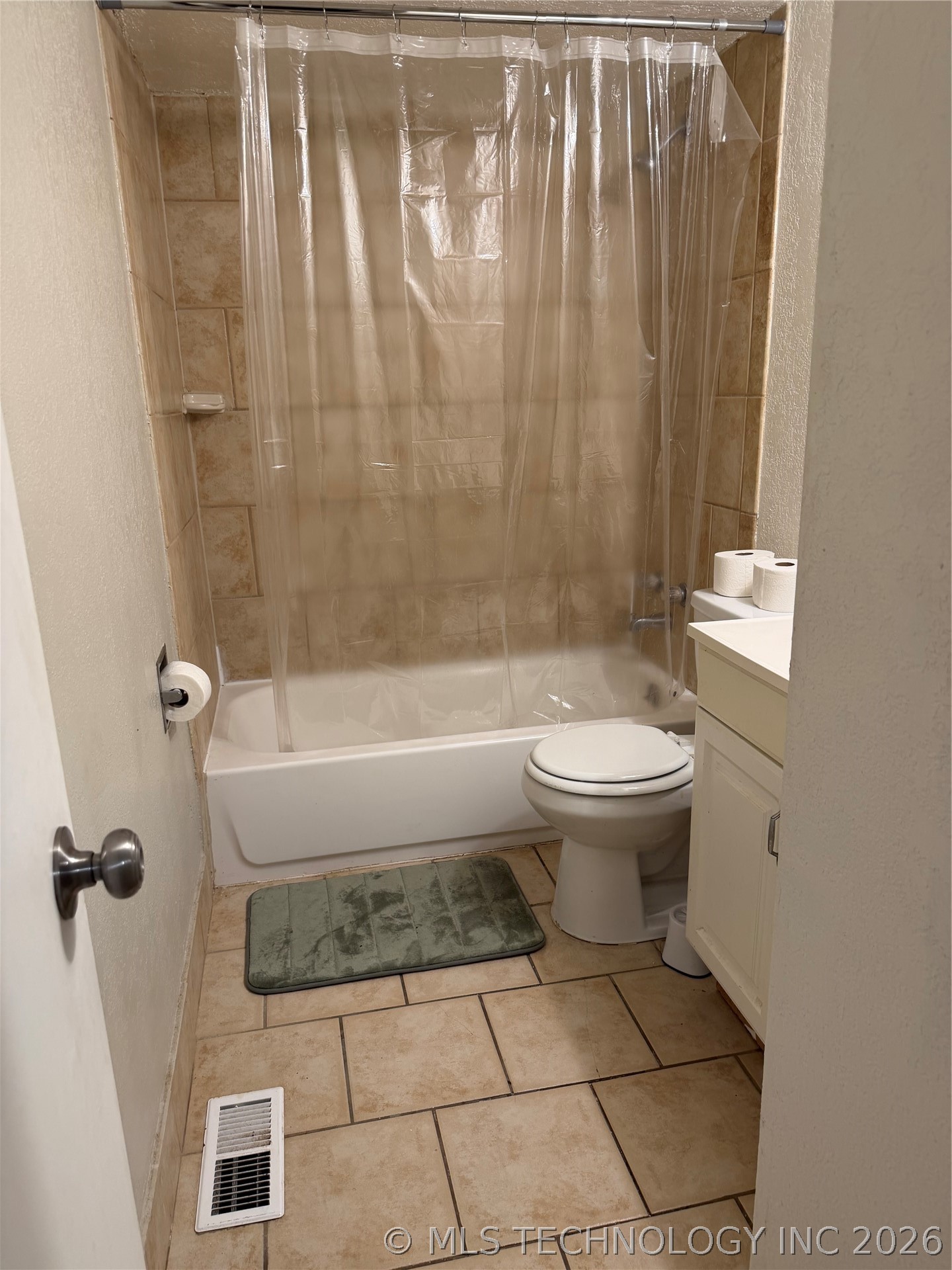 2224 E 66th Place 1208 Property Photo 17