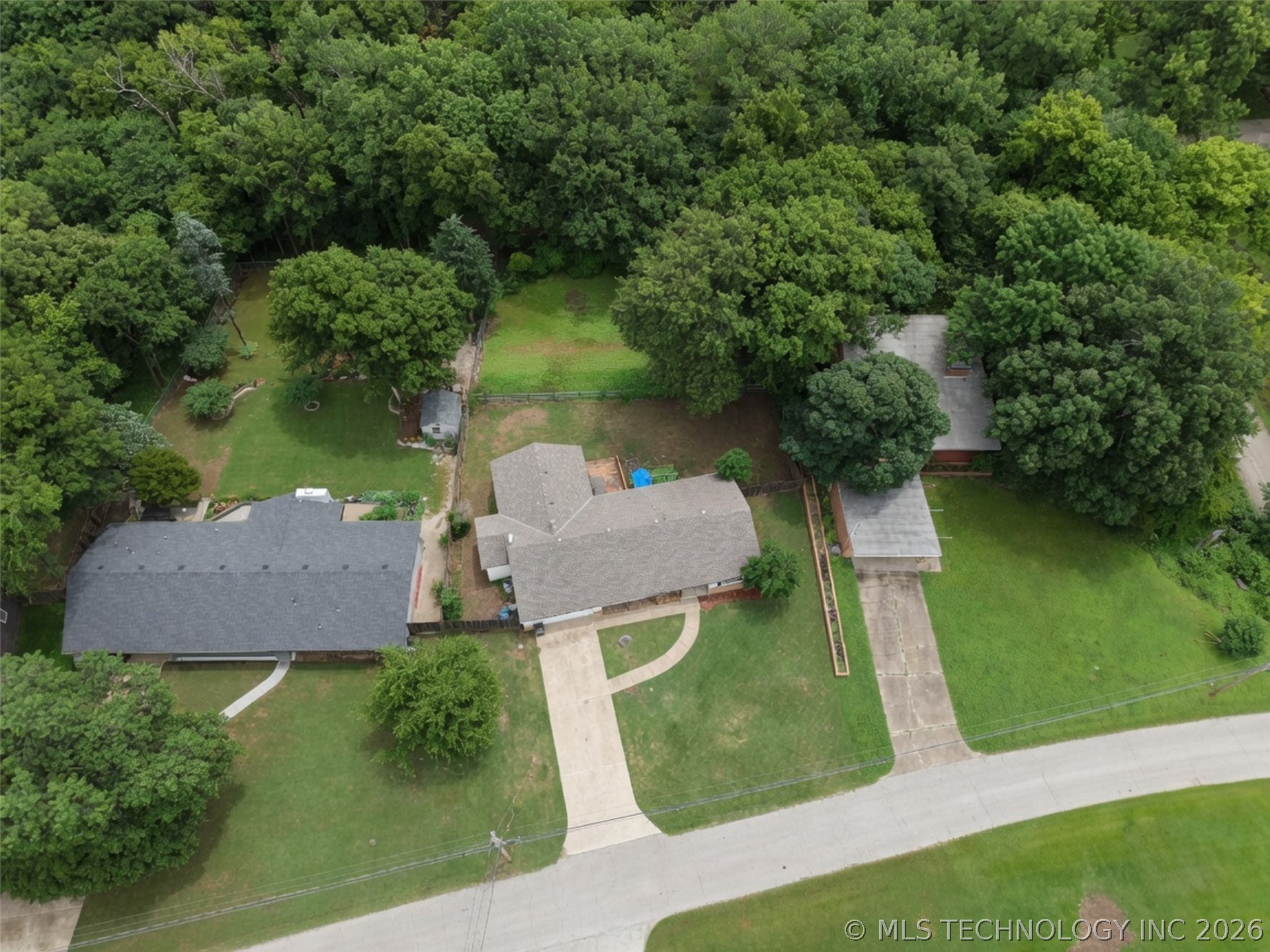 1604 Smysor Drive Property Photo 6