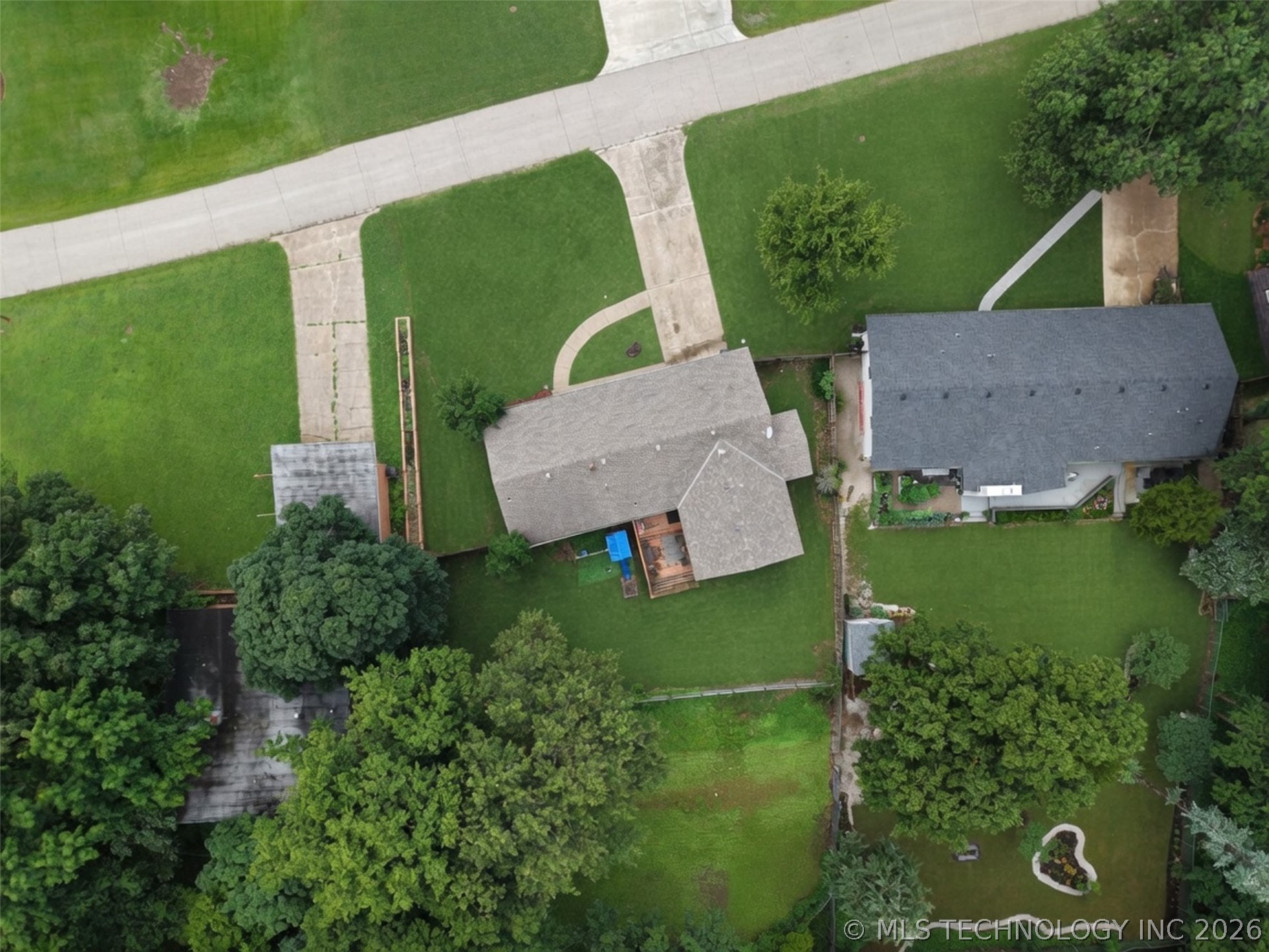 1604 Smysor Drive Property Photo 7