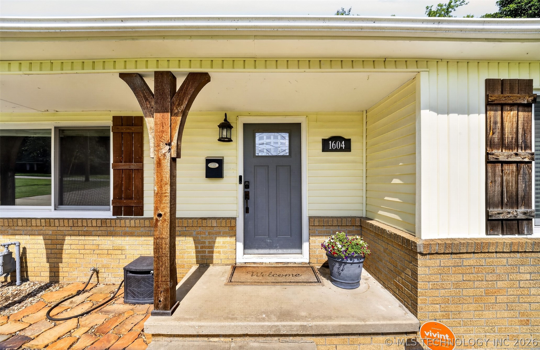 1604 Smysor Drive Property Photo 9