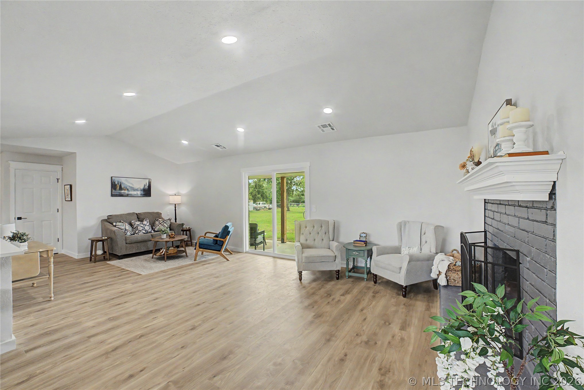 17074 E 107th Street N Property Photo 8