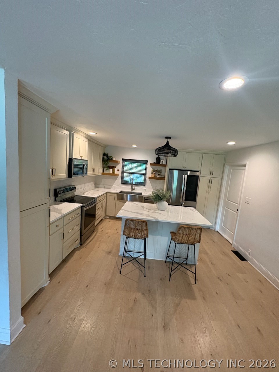 103 N Sunset Property Photo 7