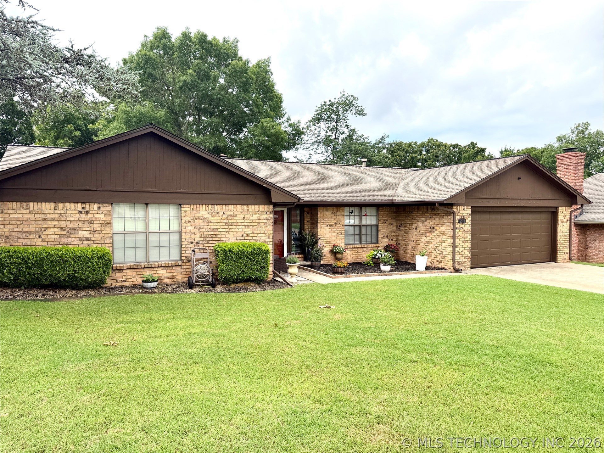 2513 Foliage Property Photo 1